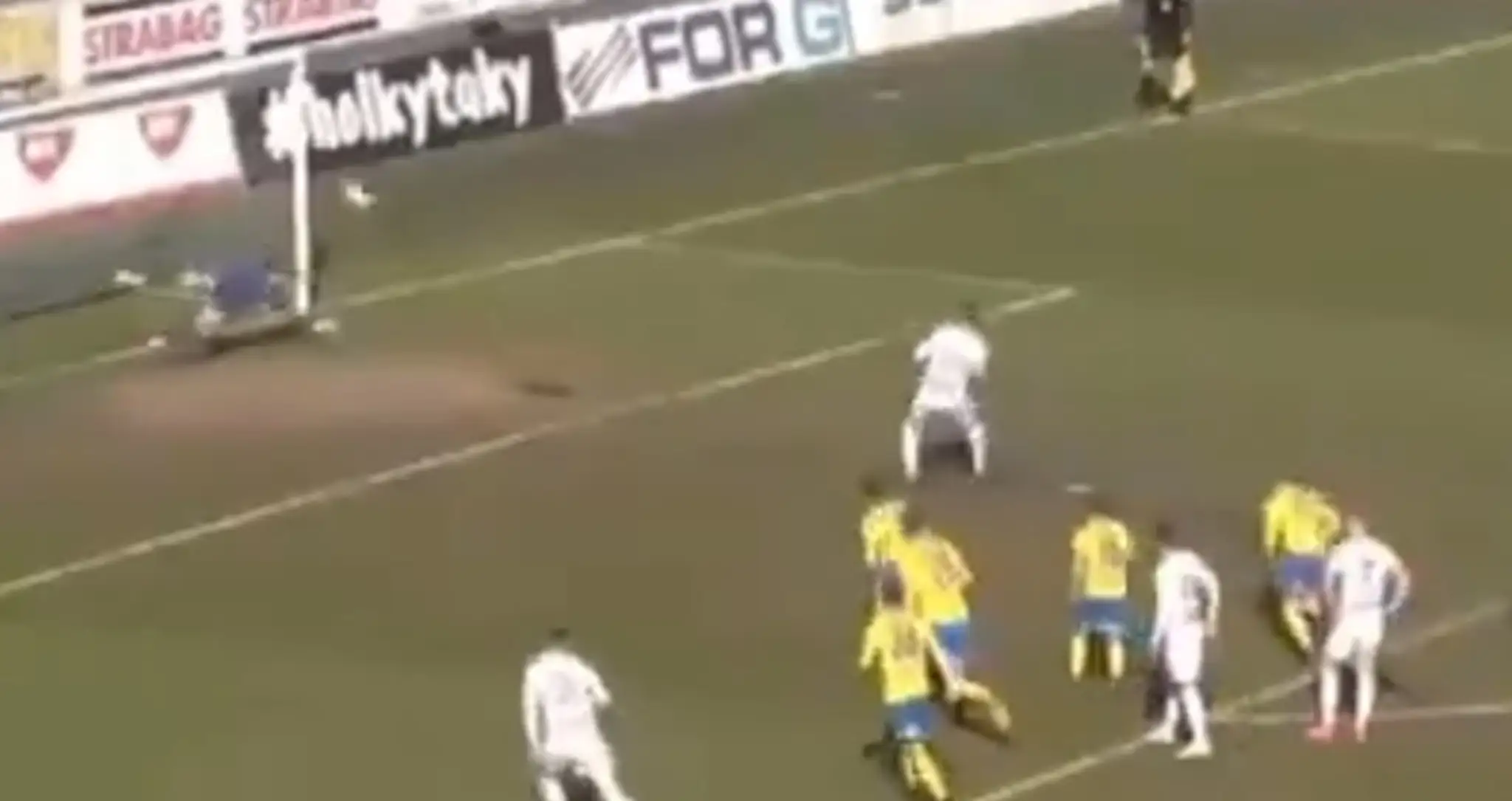 Kuriózny gól z penalty.