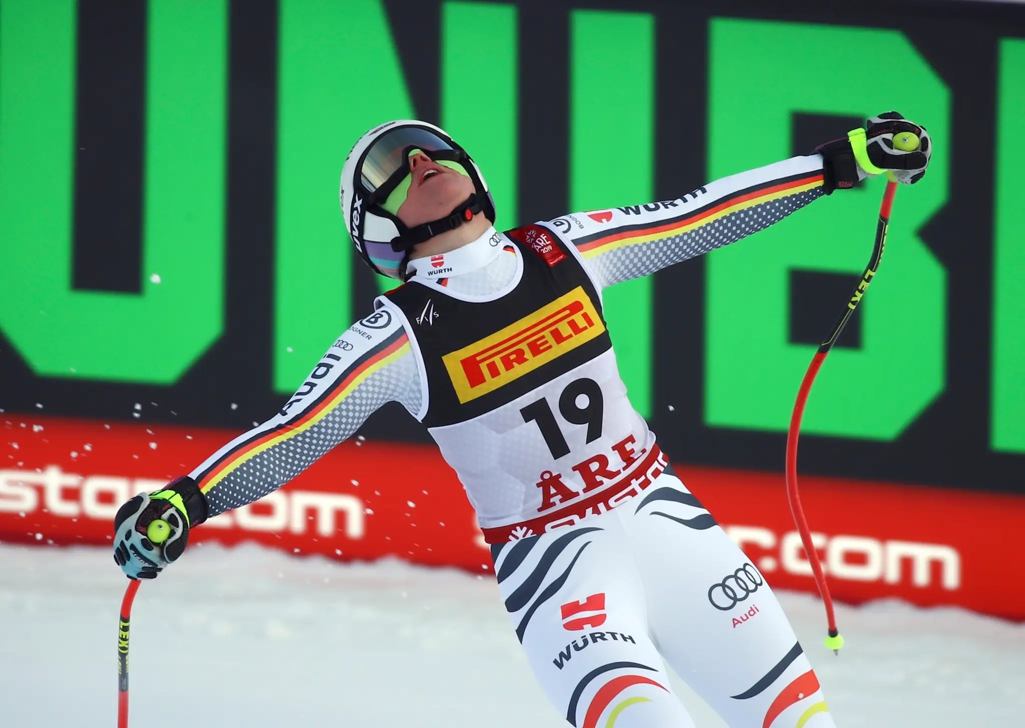 Alpská lyžiarka Ester Ledecká reaguje v cieli super-G na MS v Are.