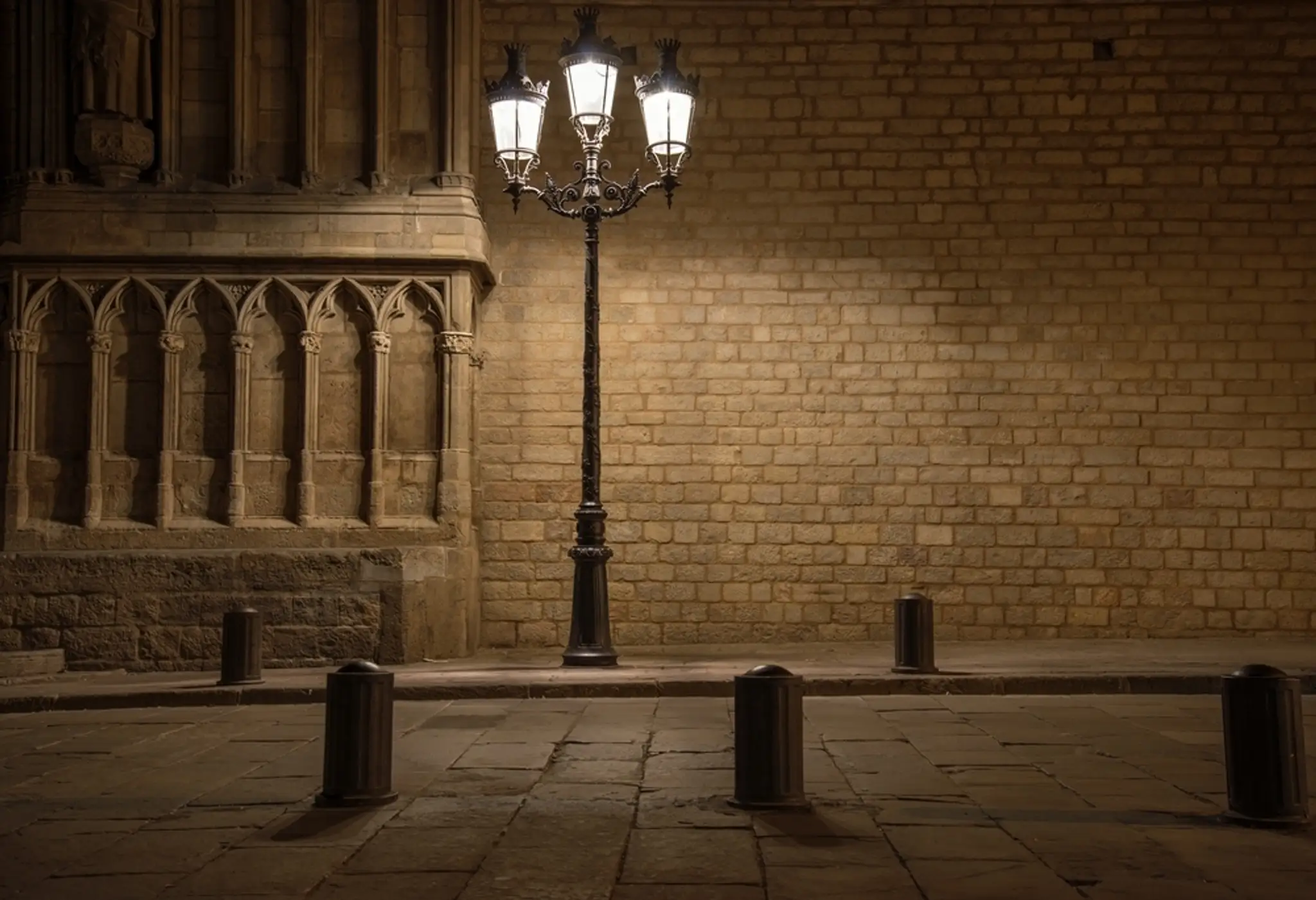 Pouličná lampa v Barcelone.