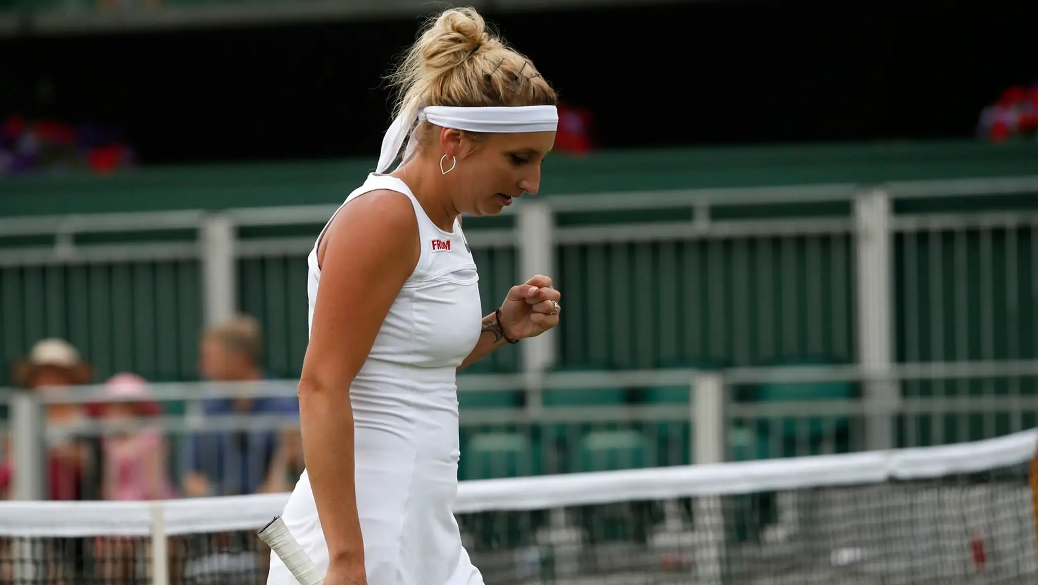 Švajčiarka Timea Bacsinszka počas zápasu proti Kristíne Kučovej.