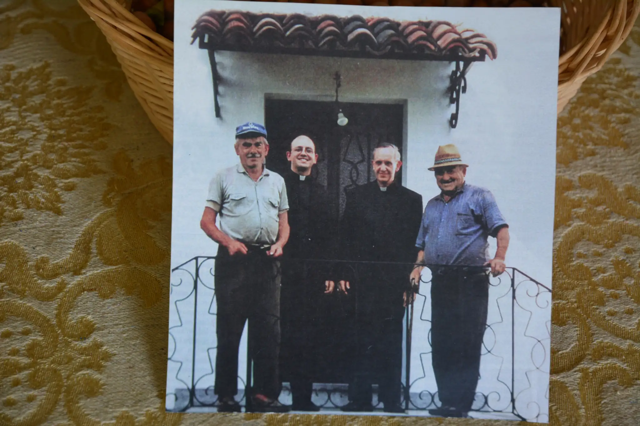 Pápež František ako kňaz s priateľmi