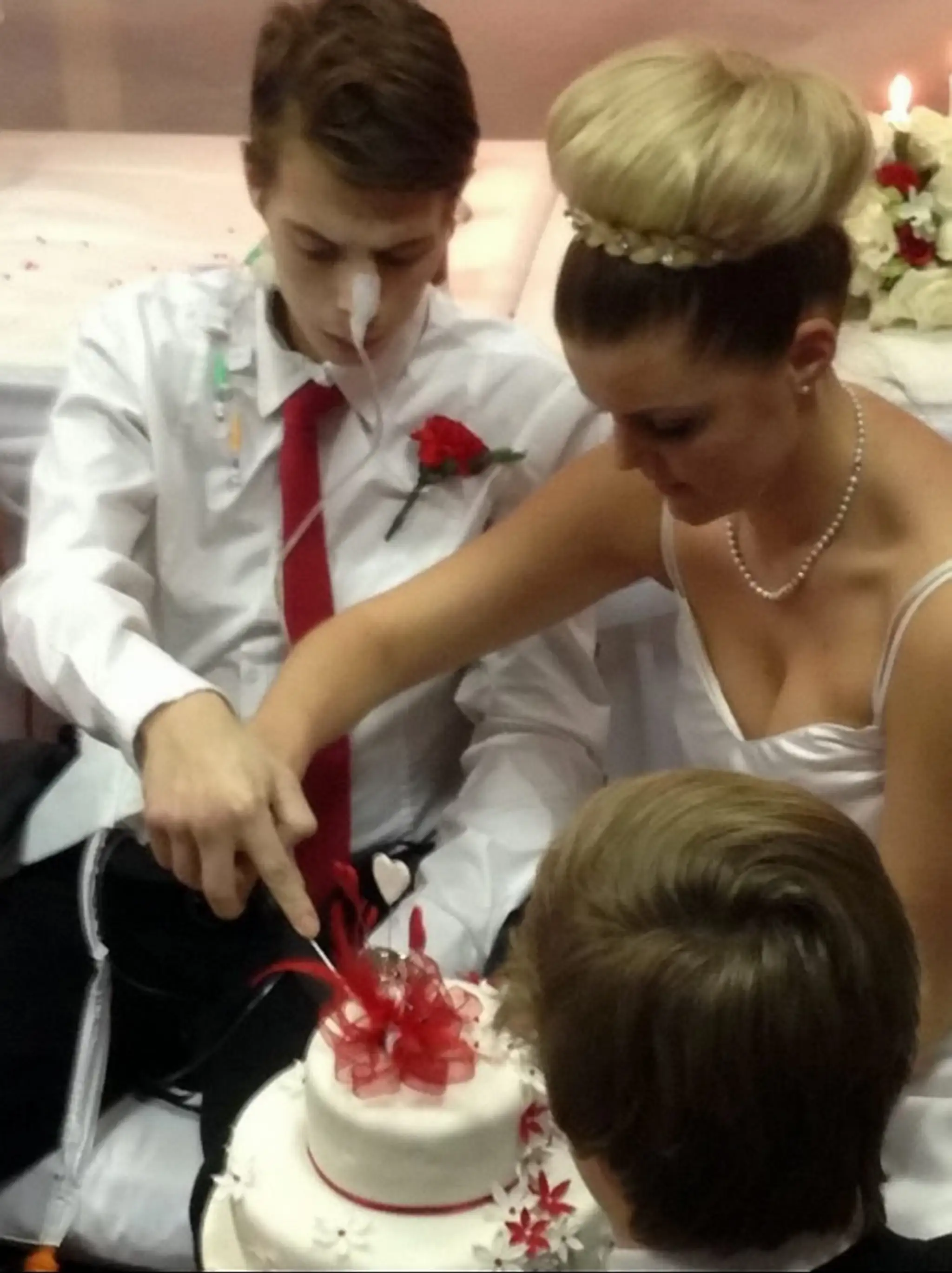 Felix Glenny a Cola Glenny sa zosobášili na smrteľnej posteli