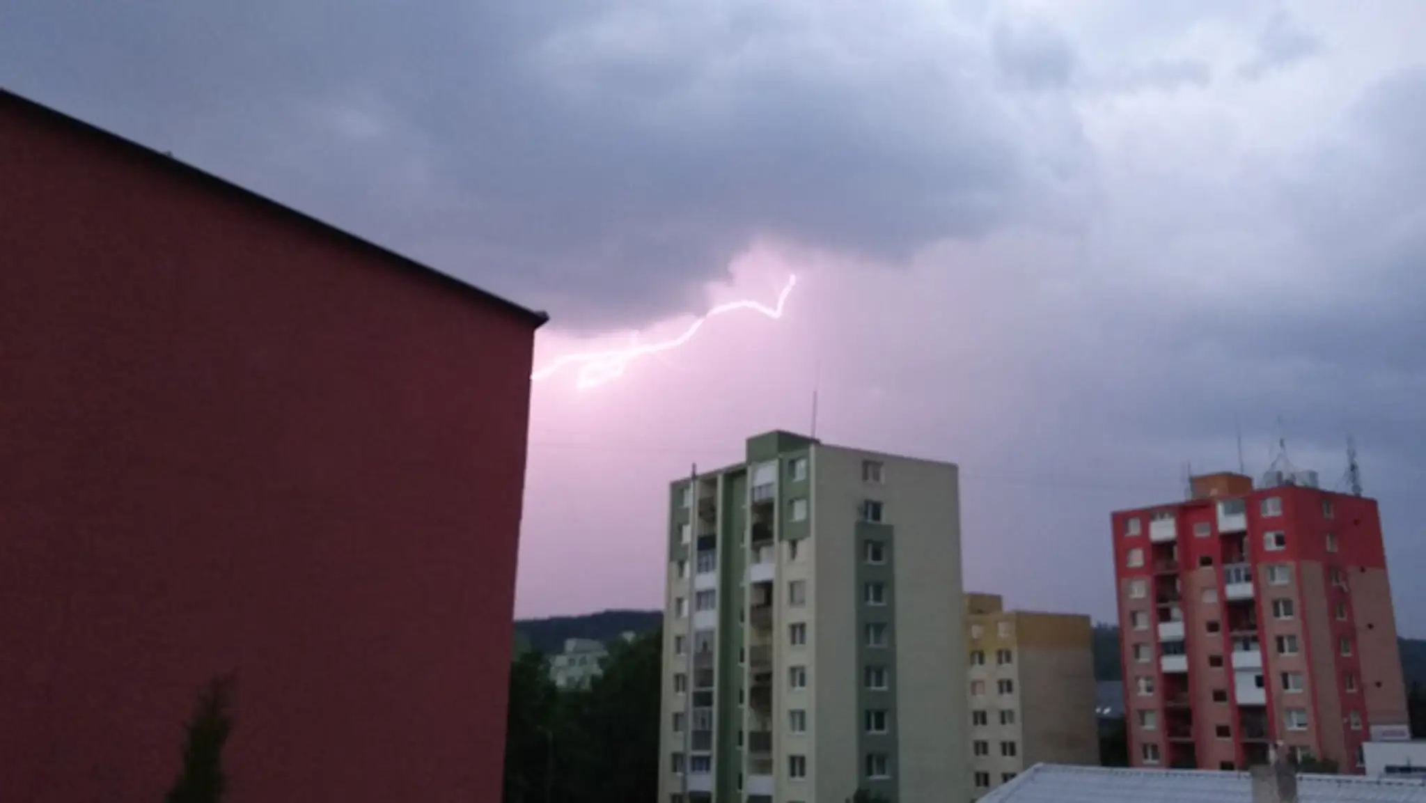 Blesky vo Vranove nad Topľou.