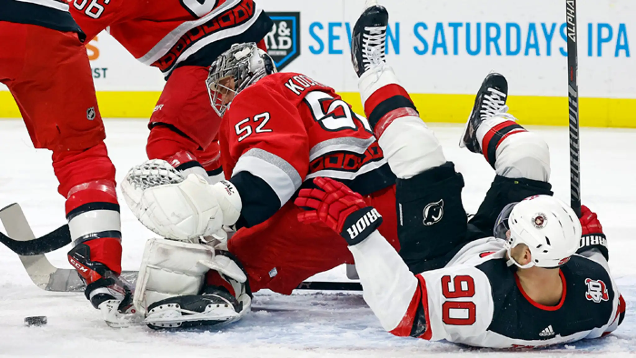 Devils s Tatarom prehrali v Caroline.