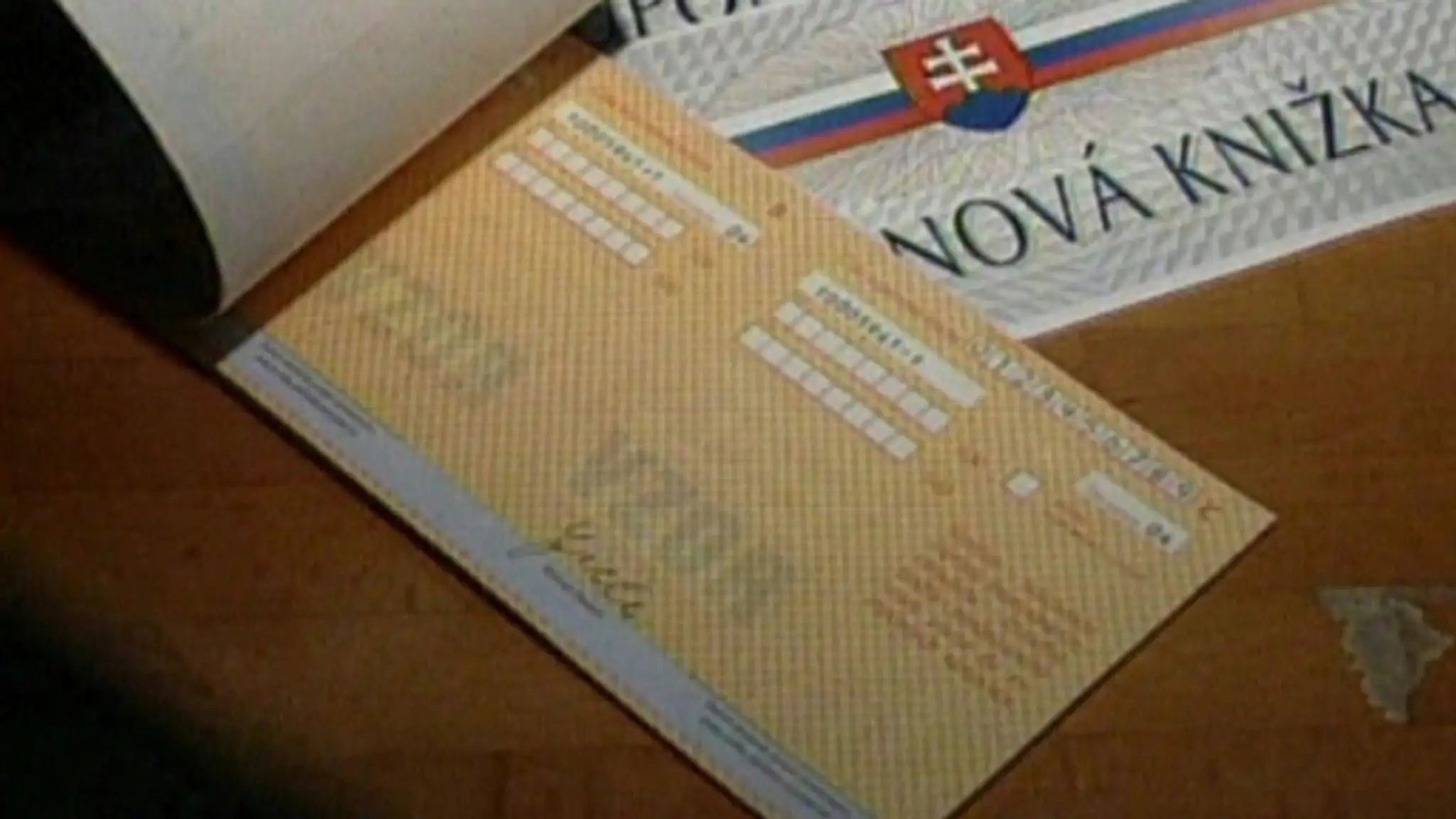 Kupónová knižka z kupónovej privatizácie.