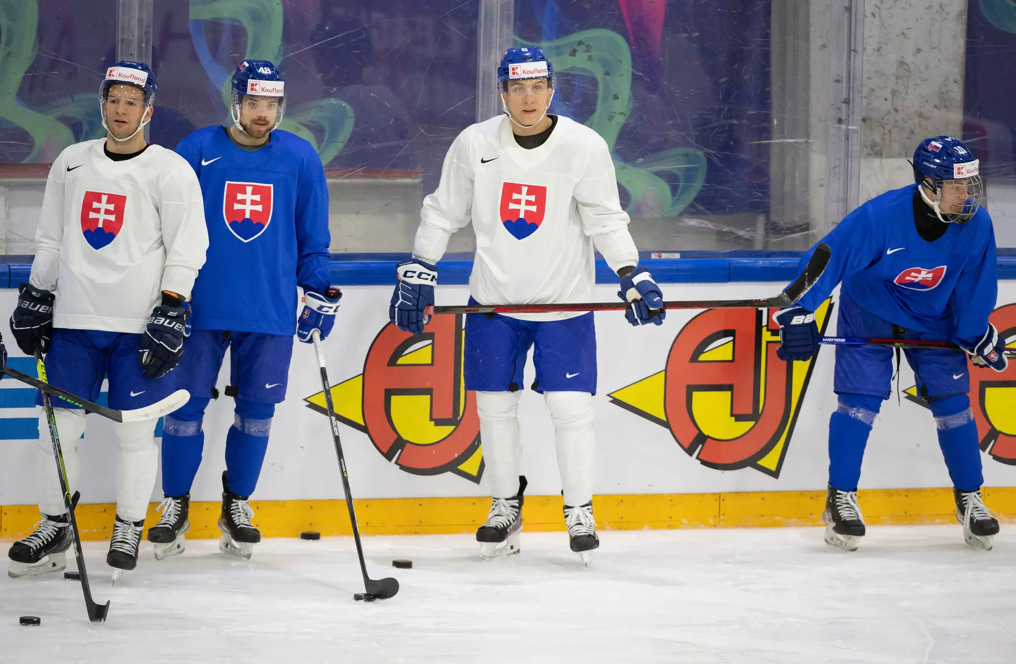 Na snímke slovenskí reprezentanti sprava Adam Sýkora, Martin Fehérváry, Daniel Gachulinec a Mislav Rosandič počas tréningu na 85. majstrovstvách sveta.