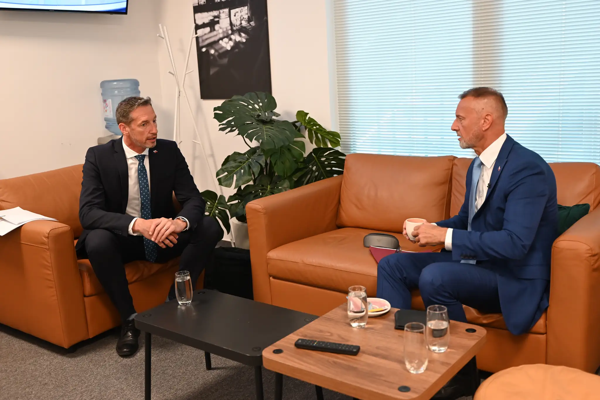 Hosťami relácie Na telo boli Richard Raši (Hlas-SD) a Milan Majerský (KDH)
