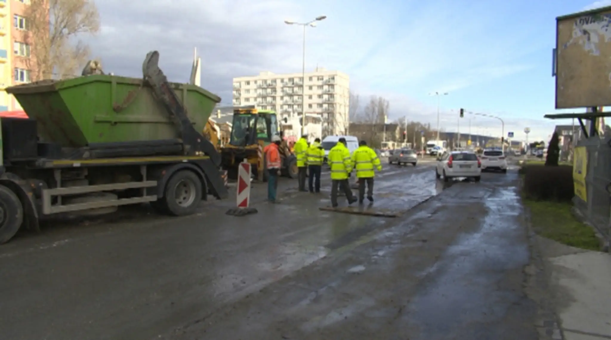 Presknuté potrubie na Račianskej ulici v Bratislave.