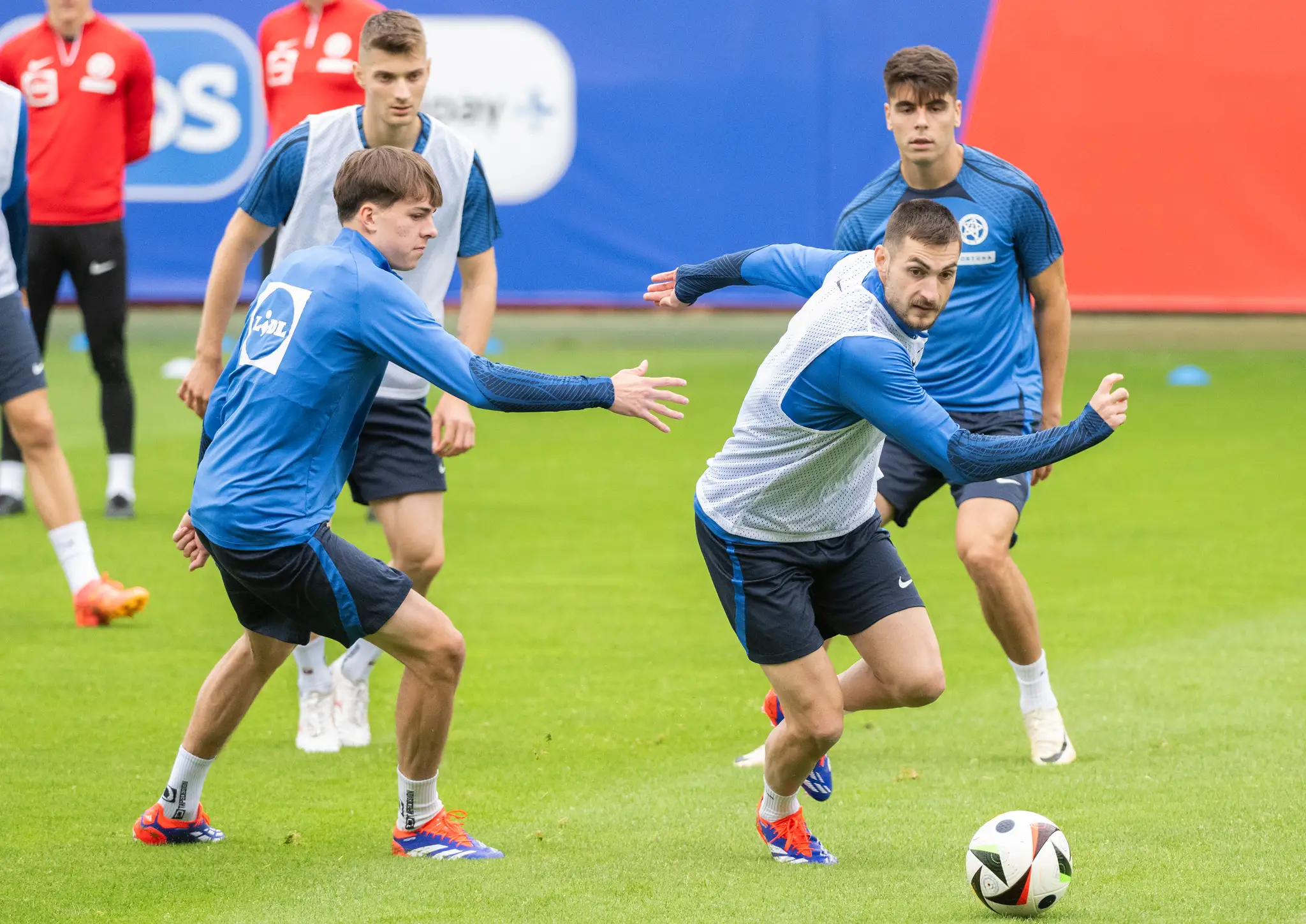 Na snímke slovenskí reprezentanti v popredí zľava Leo Sauer, Matúš Bero a v pozadí zľava Sebastián Kóša a Adam Obert .