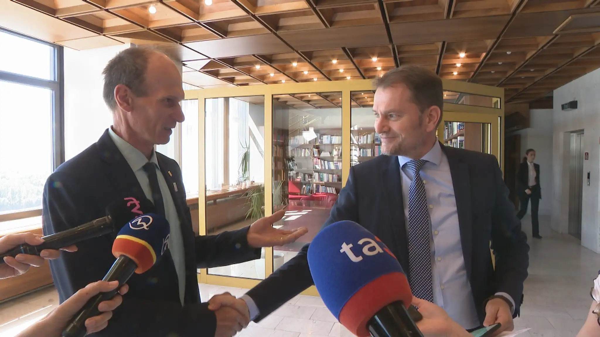 Štefan Kuffa a Igor Matovič v parlamente.