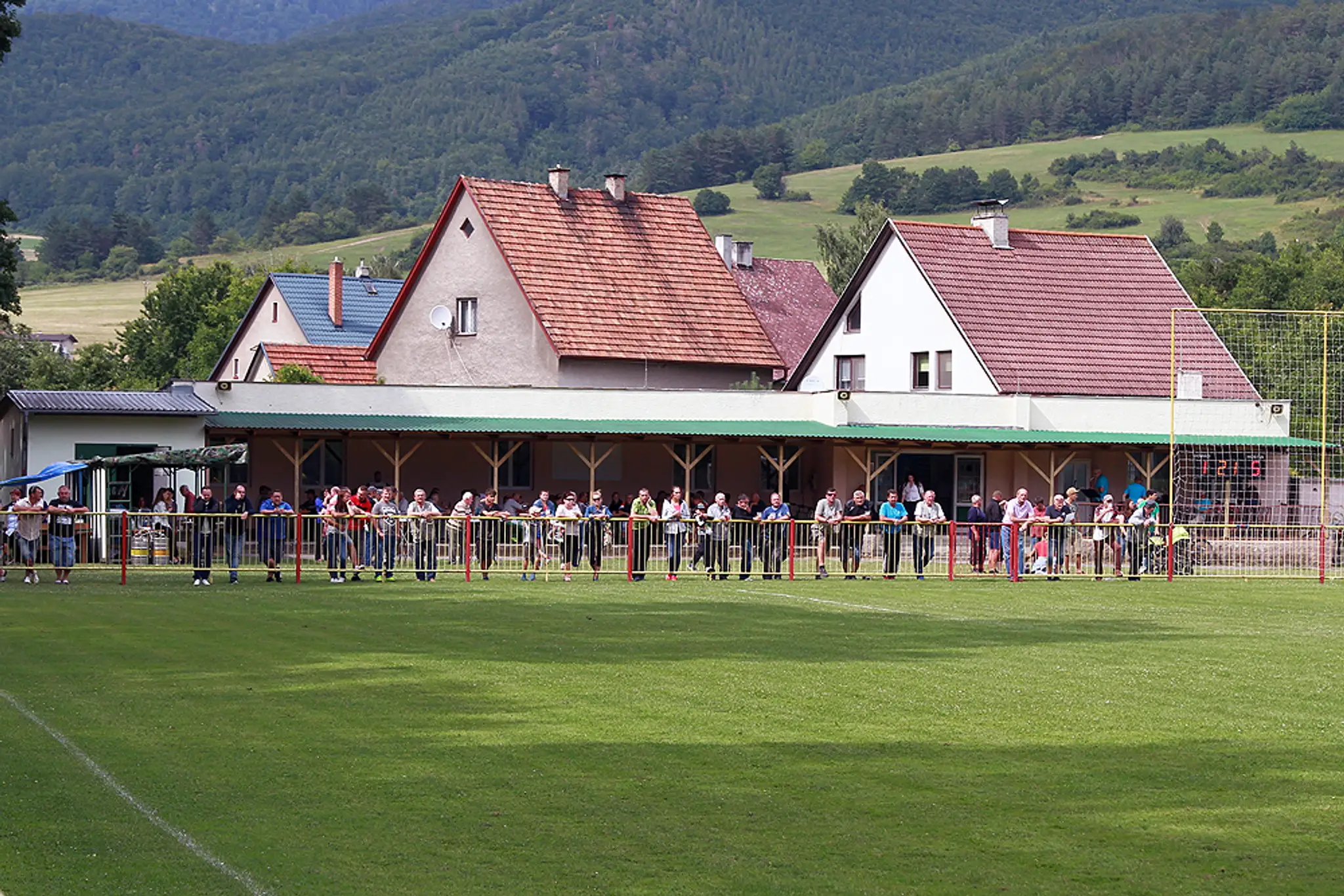 Futbalový areál v Ráztočne.