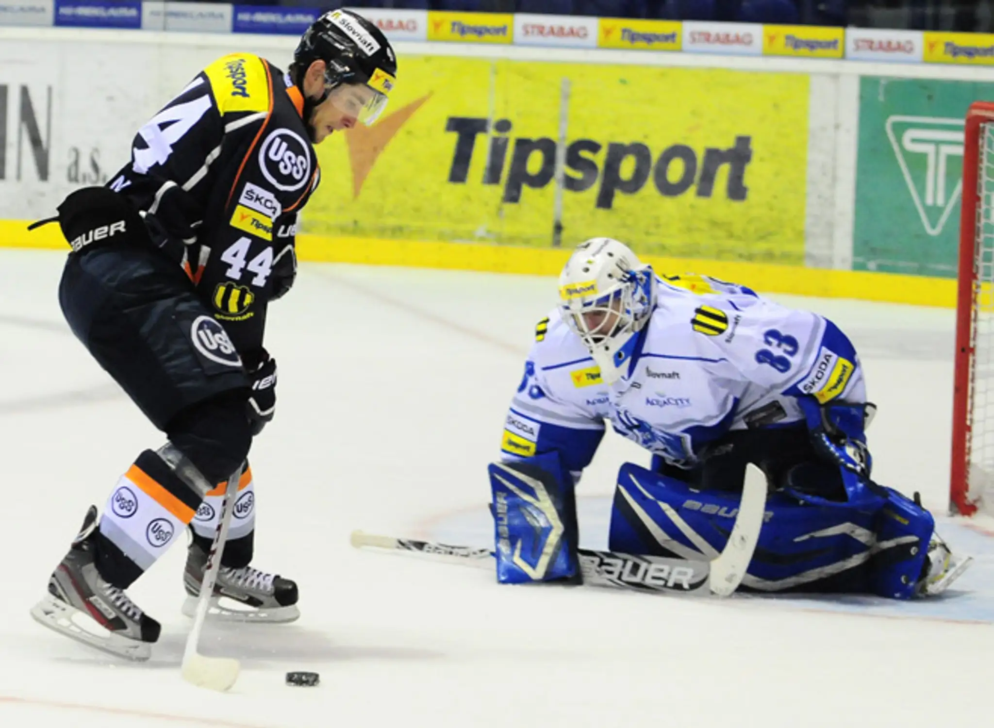 Gabriel Spilar (HC Košice) a Dušan Sidor (brankár HK Poprad) - 1