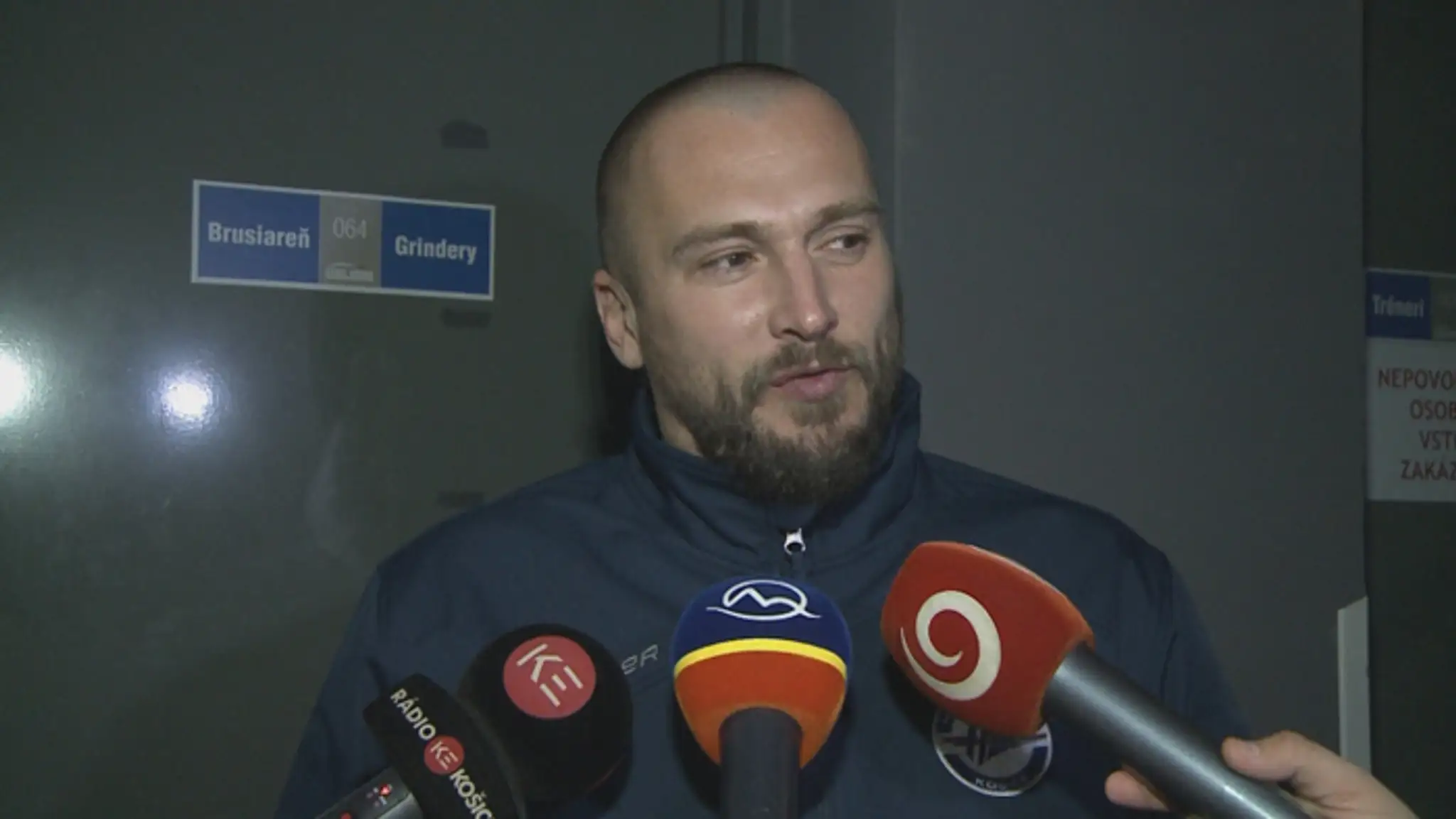 Tréner HC Košice Roman Šimíček.
