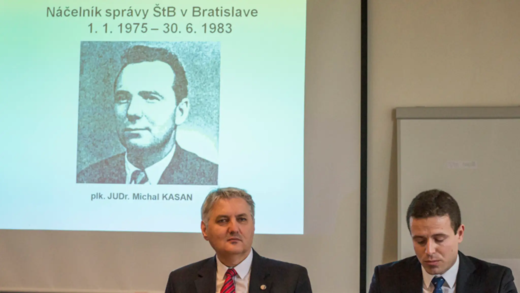 Predseda Správnej rady ÚPN Ondrej Krajňák a vpravo Vladimír Palko ml.