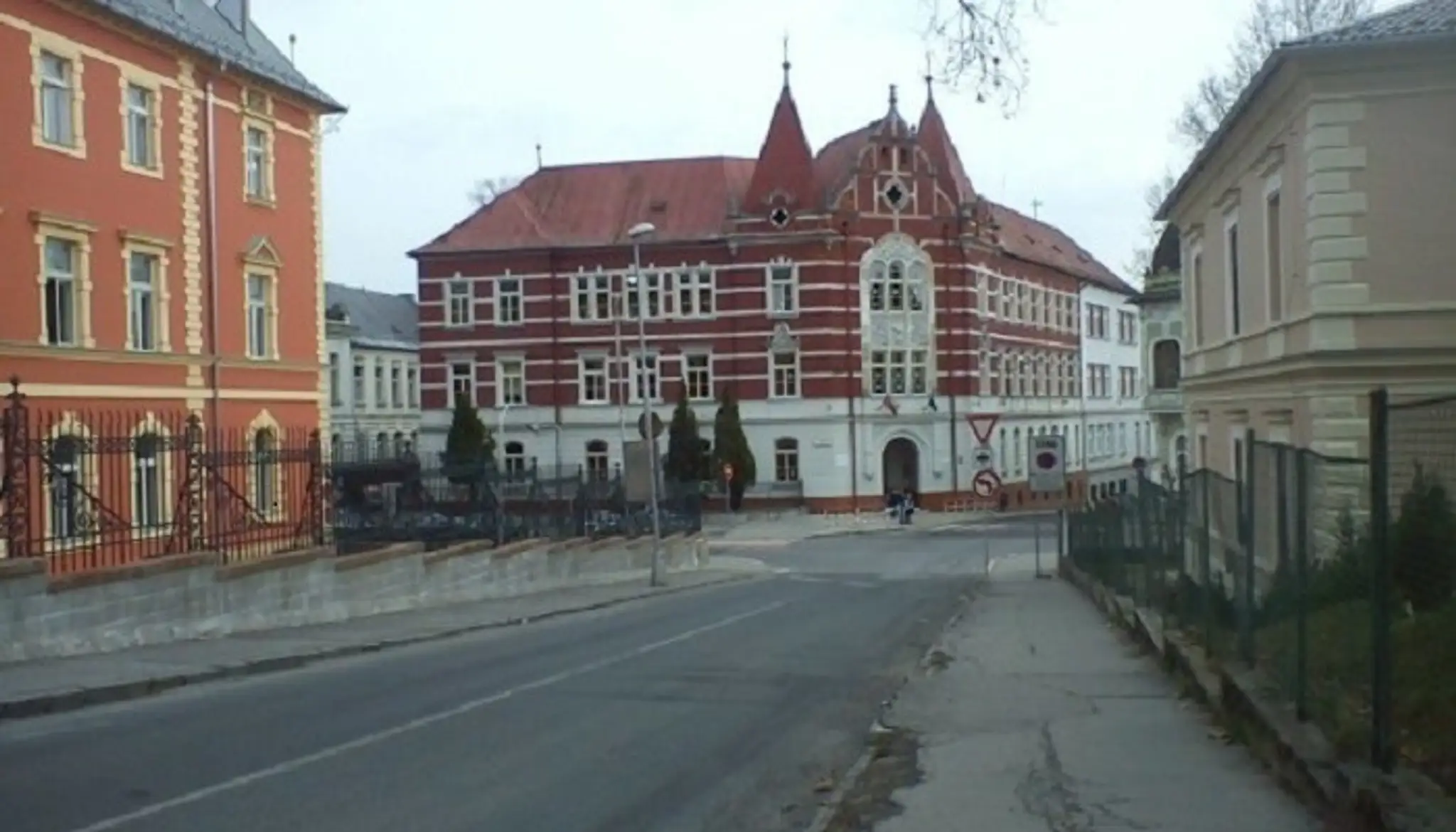 ZŠ SSV na Skuteckého ulici v Banskej Bystrici