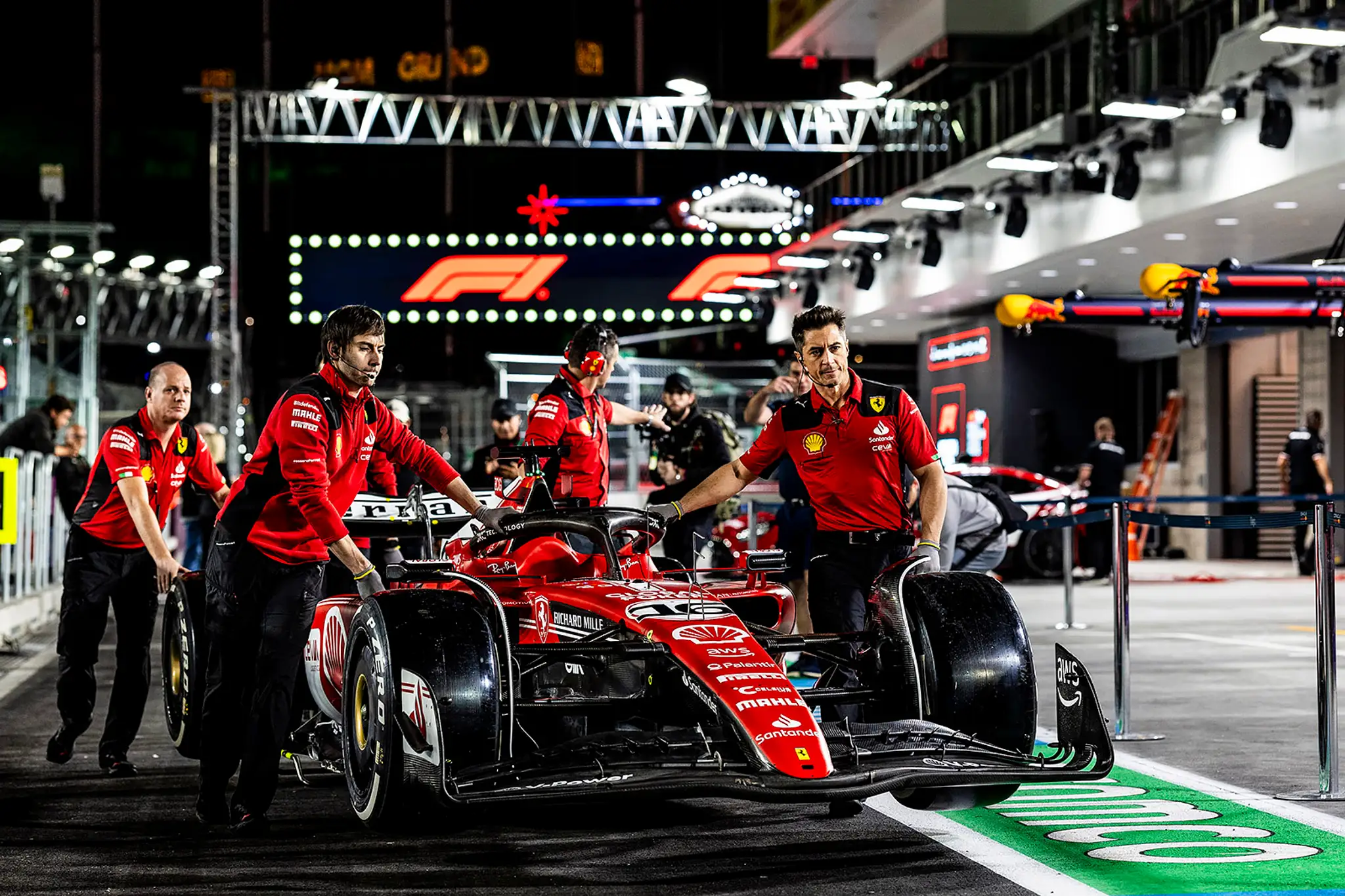 Tím Ferrari bol na preteky v Las Vegas výborne pripravený.