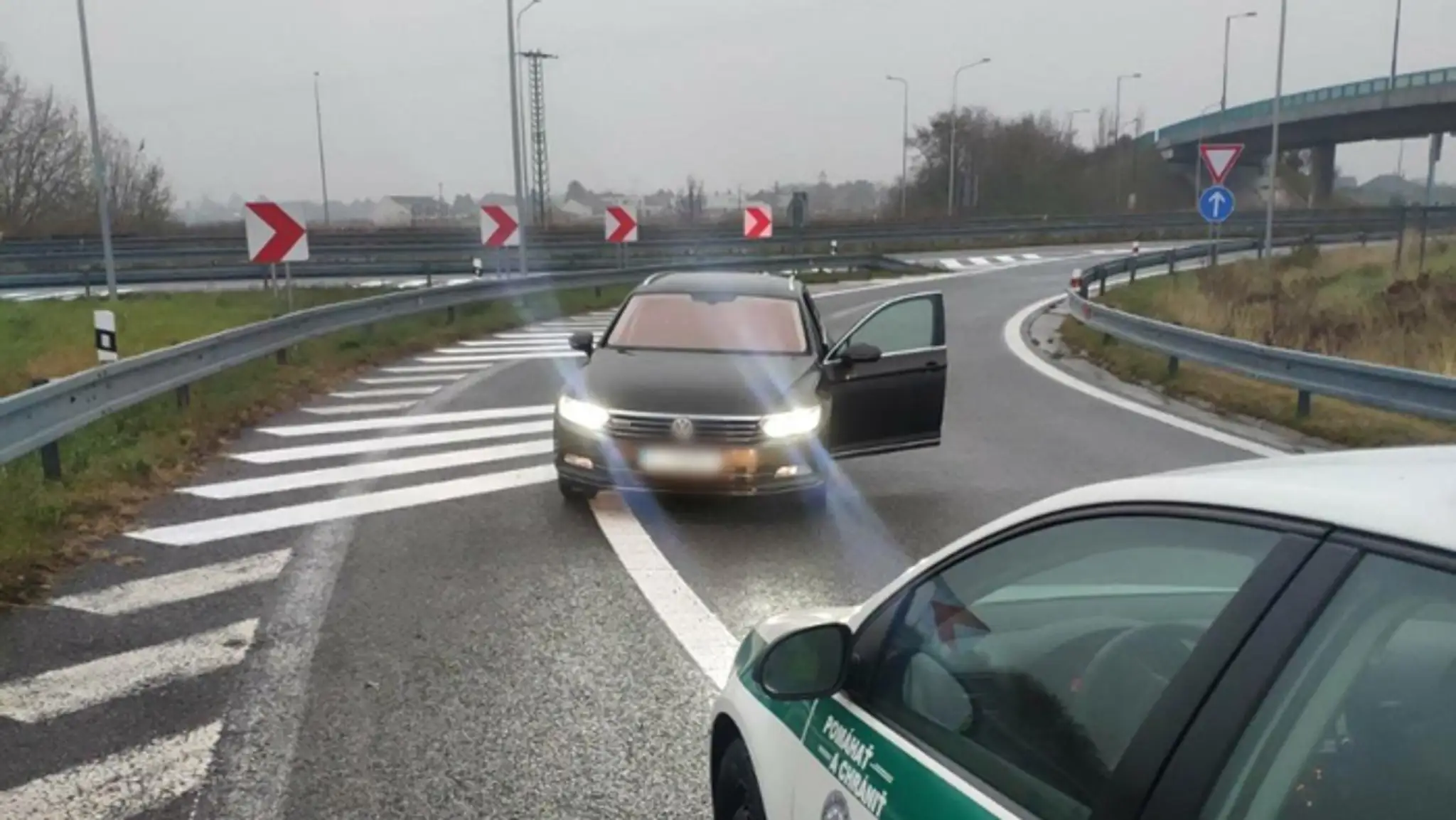 Auto, ktoré šoférovala v protismere opitá 48-ročná vodička.