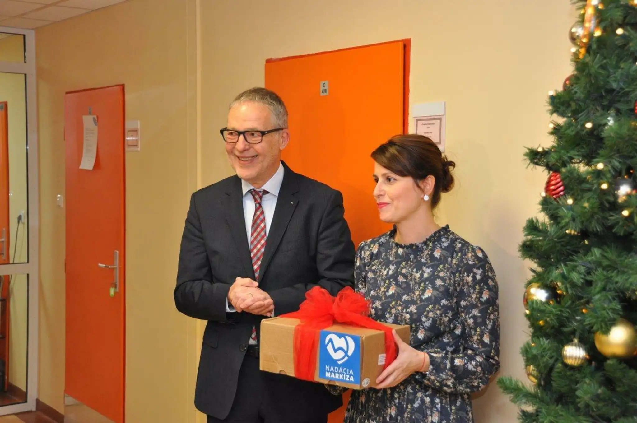 Ocenená redaktorka magazínu Reflex Kristína Kövešová a organizátorka Mária Reháková.