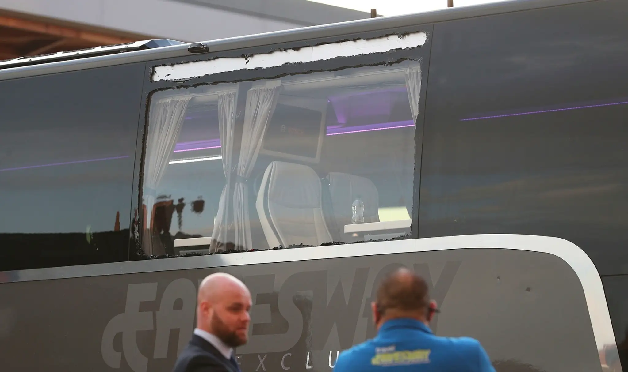 Autobus Realu Madrid po útoku fanúšikov Liverpoolu.