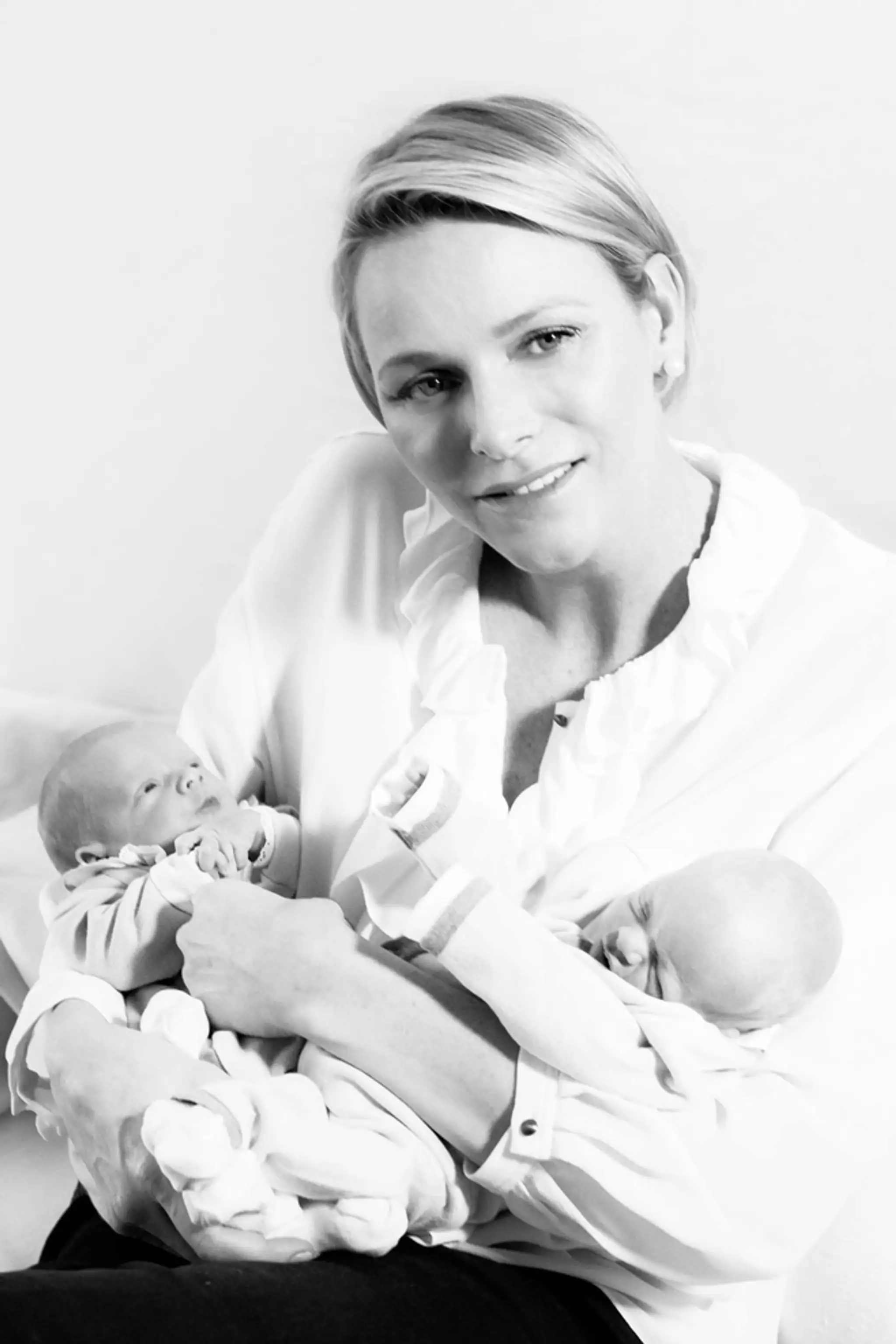 Princezná Charlene s dvojičkami.