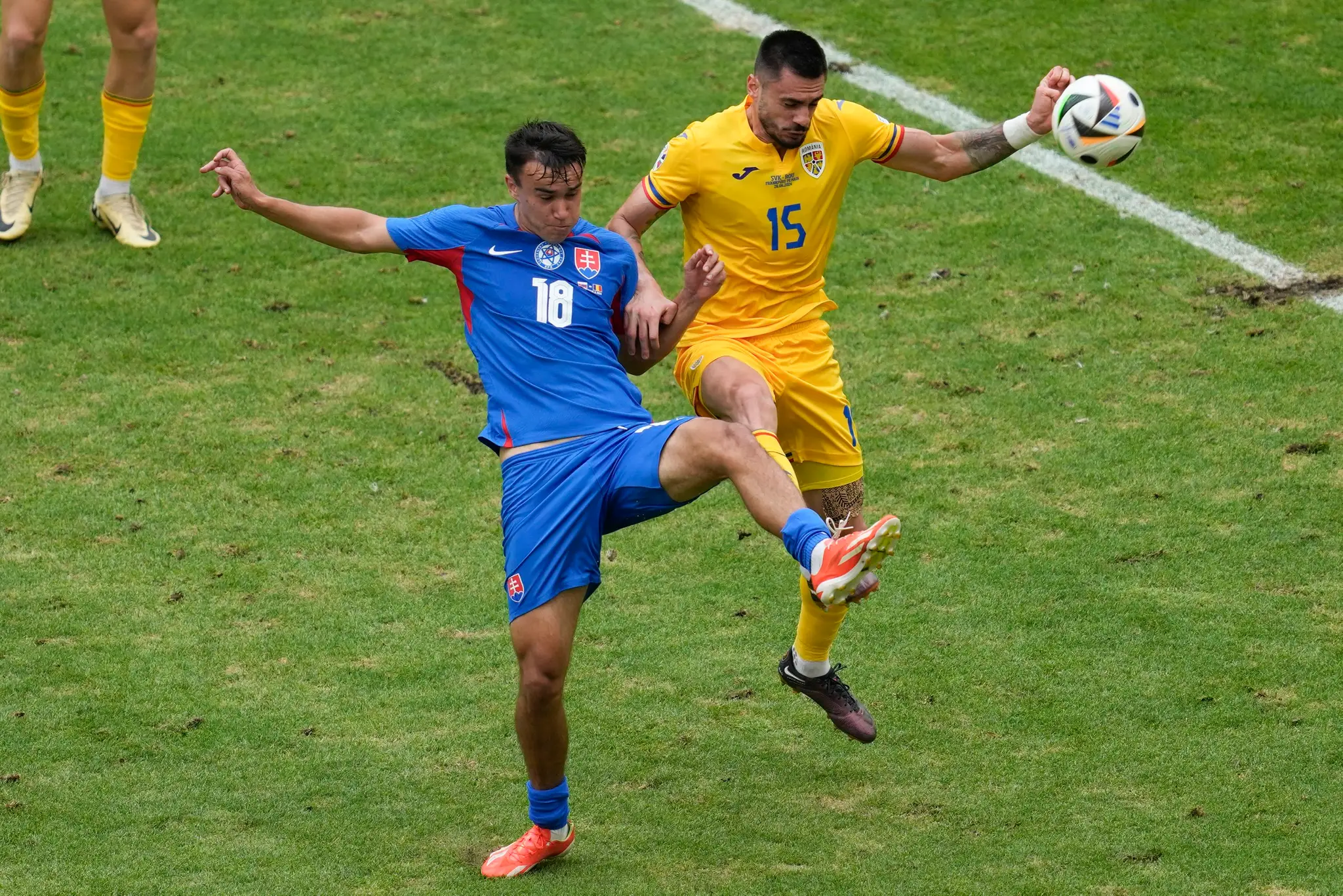 Zľava David Strelec a Rumun Andrei Burca v dueli na ME 2024.