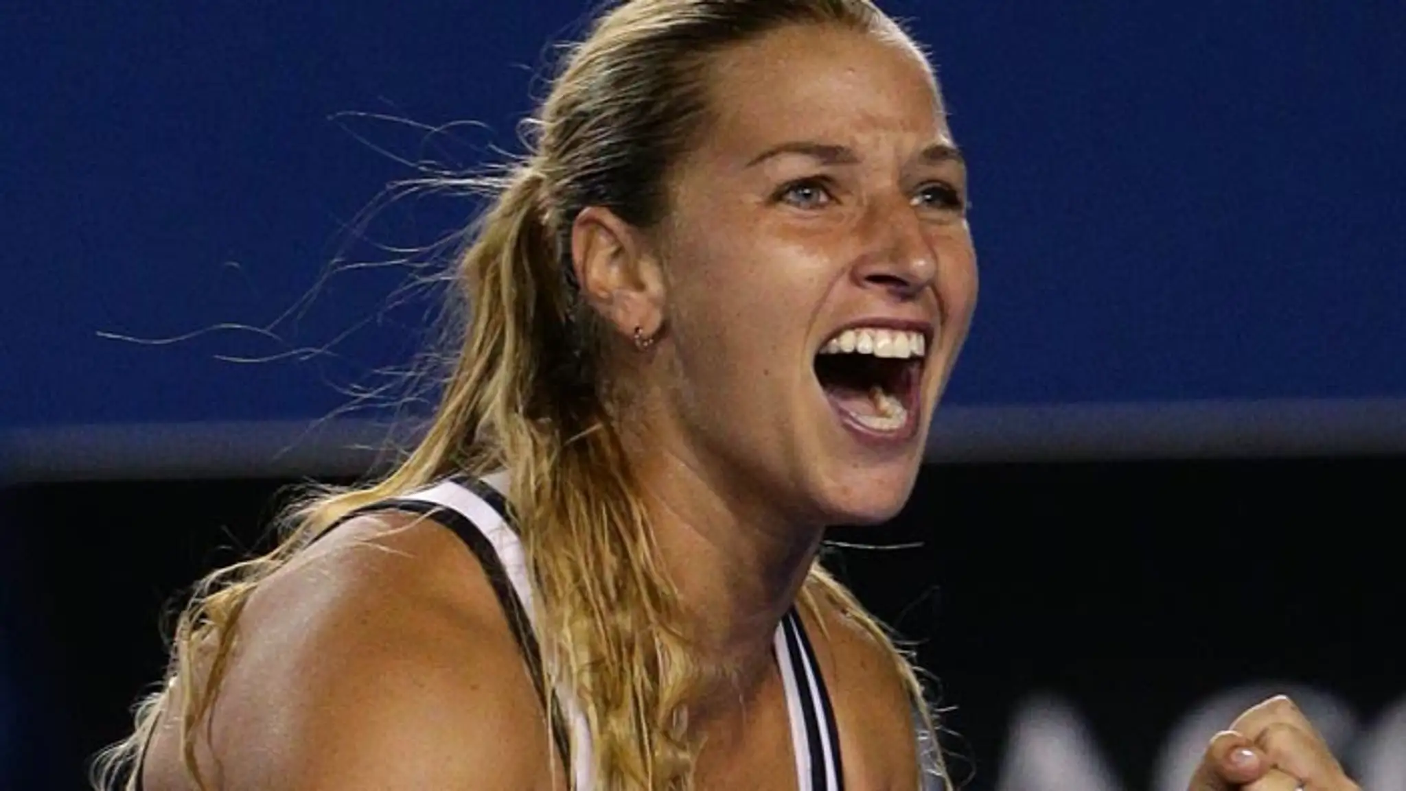 Dominika Cibulková mala po zápase s Azarenkovou veľkú radosť.
