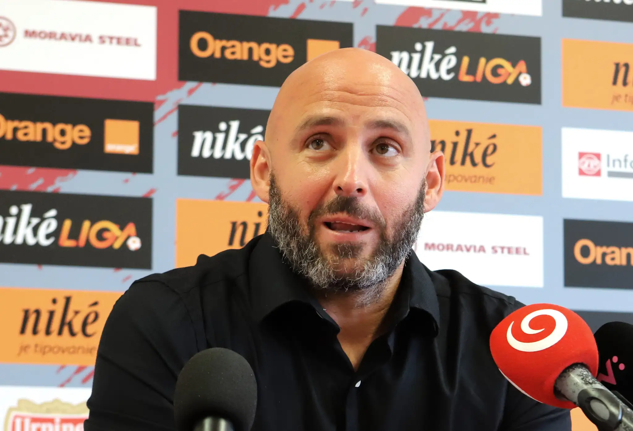 Generálny manažér FK Železiarne Podbrezová Miroslav Poliaček odpovedá na otázky novinárov počas tlačovej konferencie pred štartom nového ročníka futbalovej Niké ligy