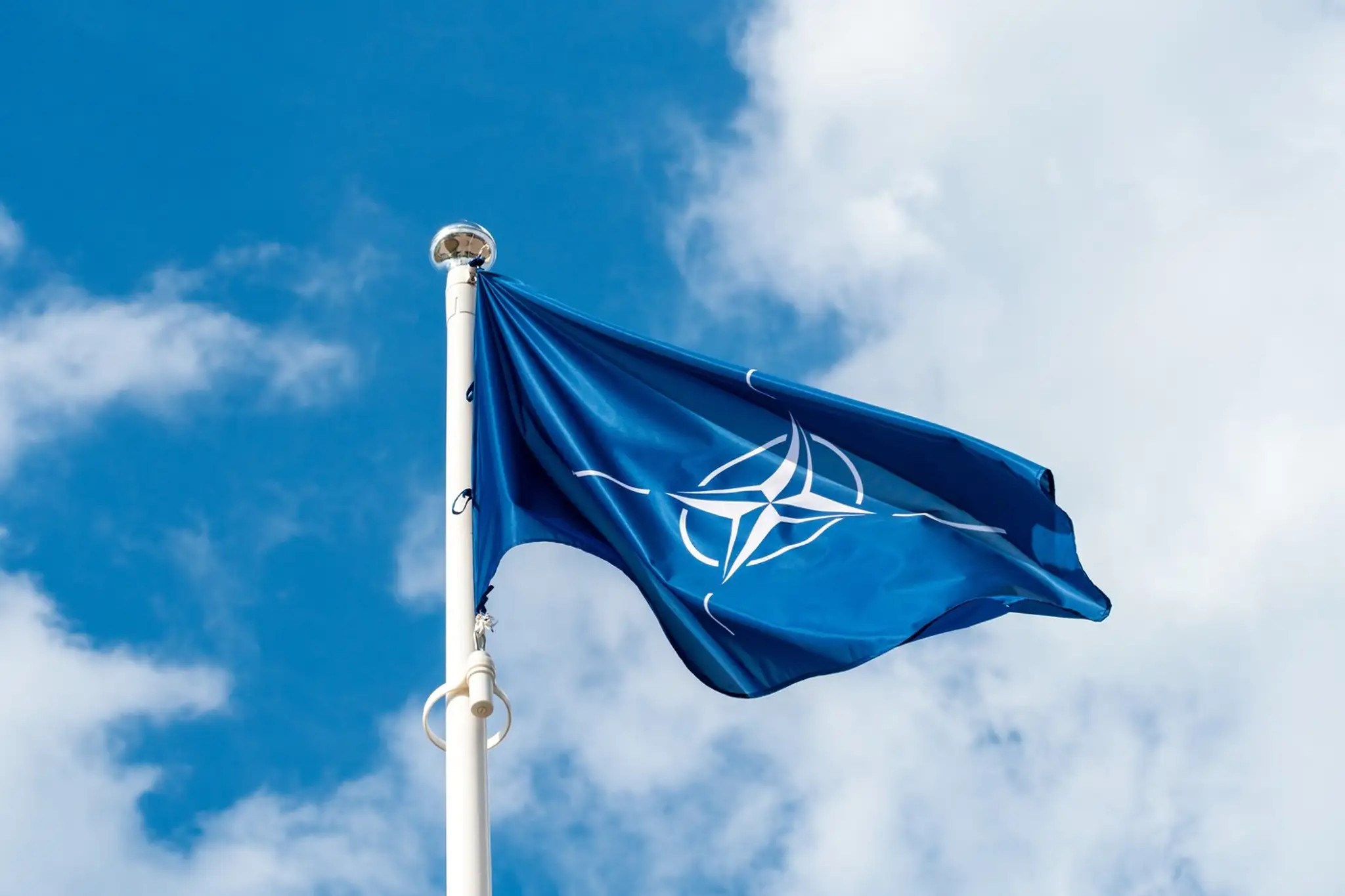 Zástava NATO. Ilustračná snímka