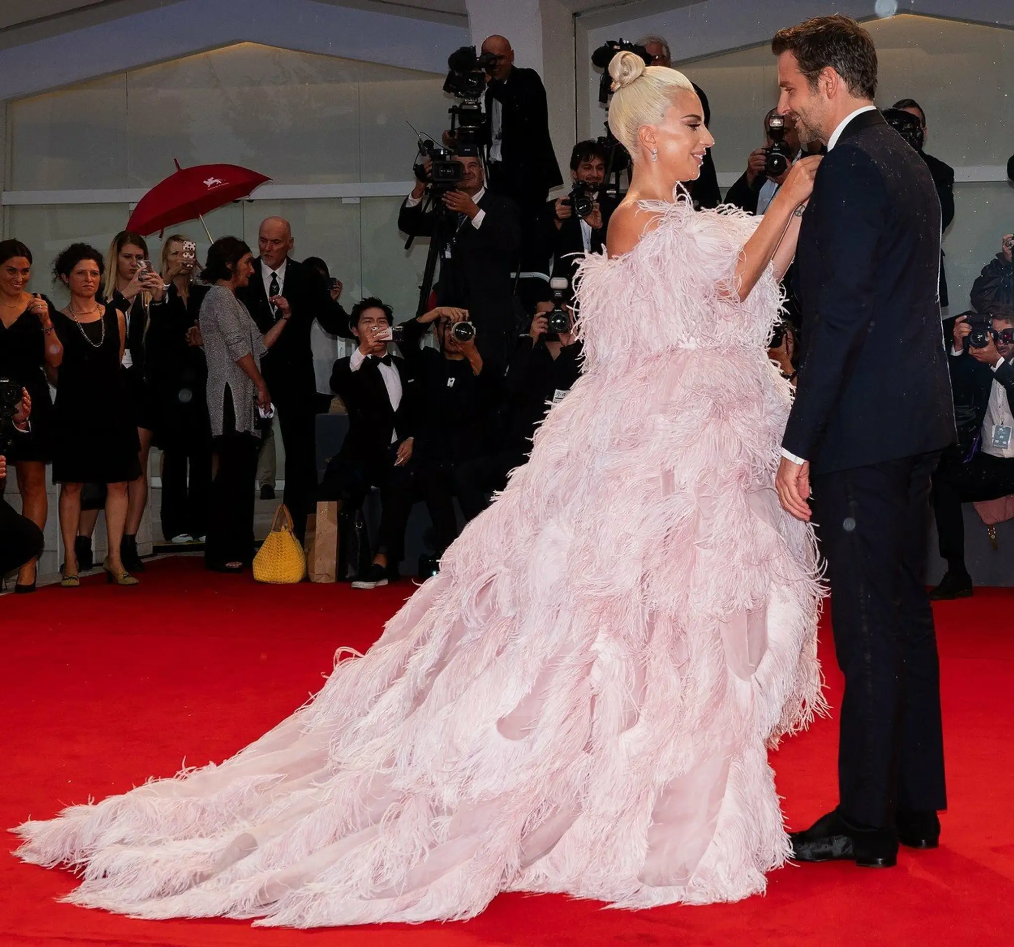 Bradley Cooper a Lady Gaga na Medzinárodnom filmovom festivale v Benátkach