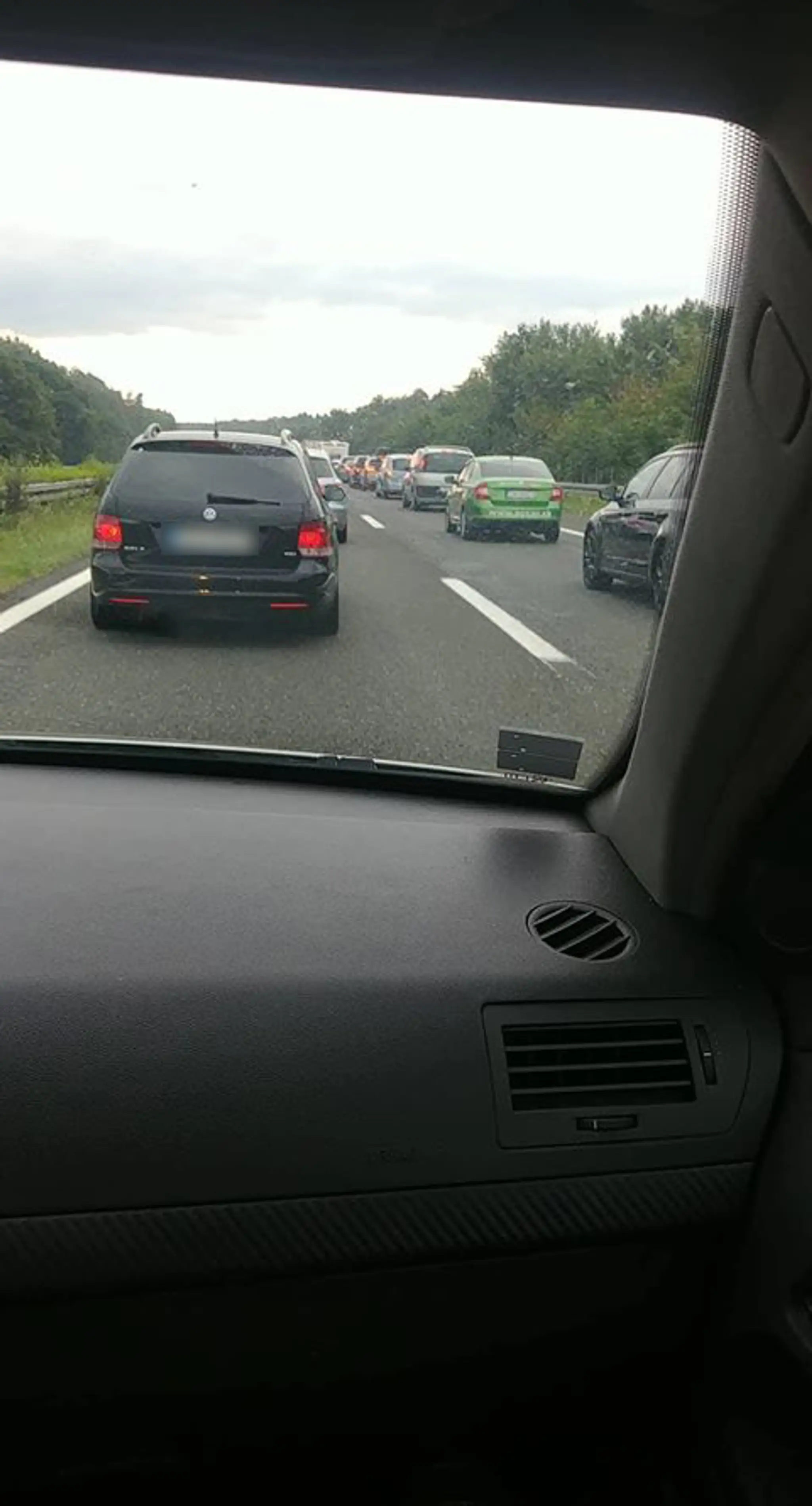 Diaľnica z Chorvátska po búrke, vznikla kolóna