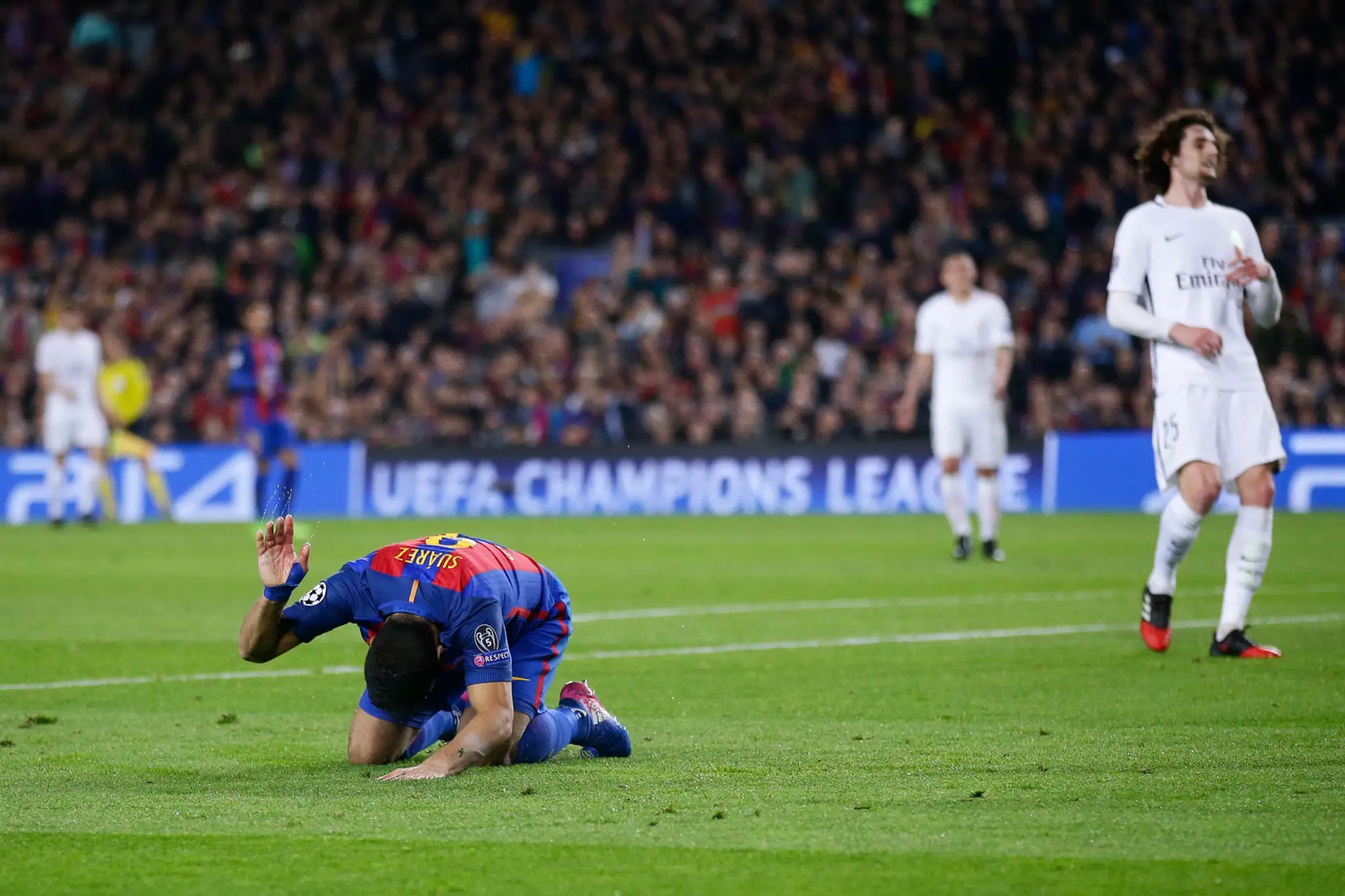 Suarez z Barcelony si spytuje svedomie v odvete osemfinále LM proti PSG.