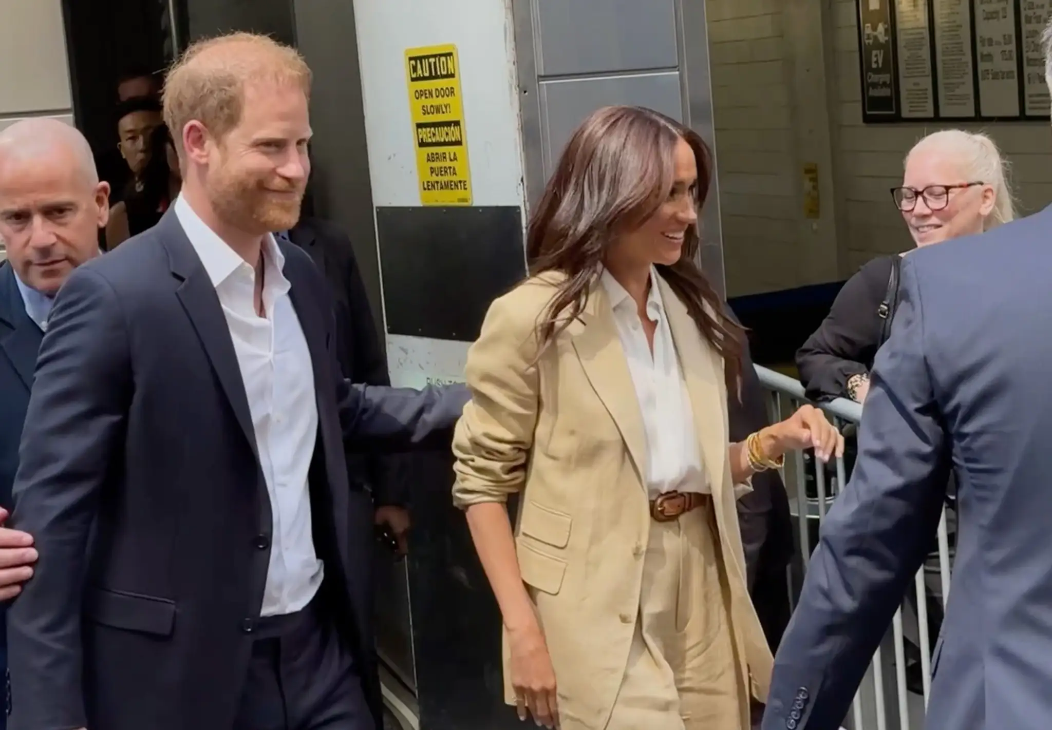 Bolo to nutné? Meghan a princ Harry spôsobili veľký rozruch
