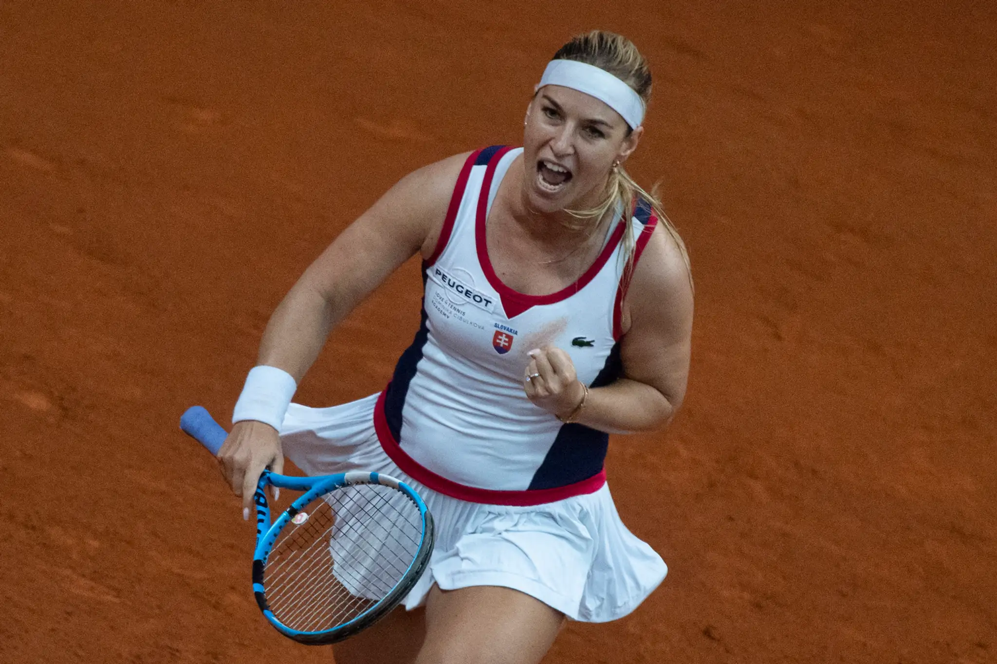 Tenistka Dominika Cibulková oslavuje v dueli Fed Cupu proti Brazílii.