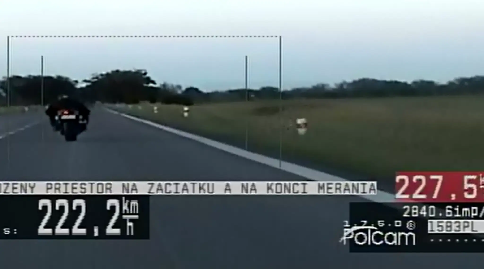 Cestný pirát na motorke