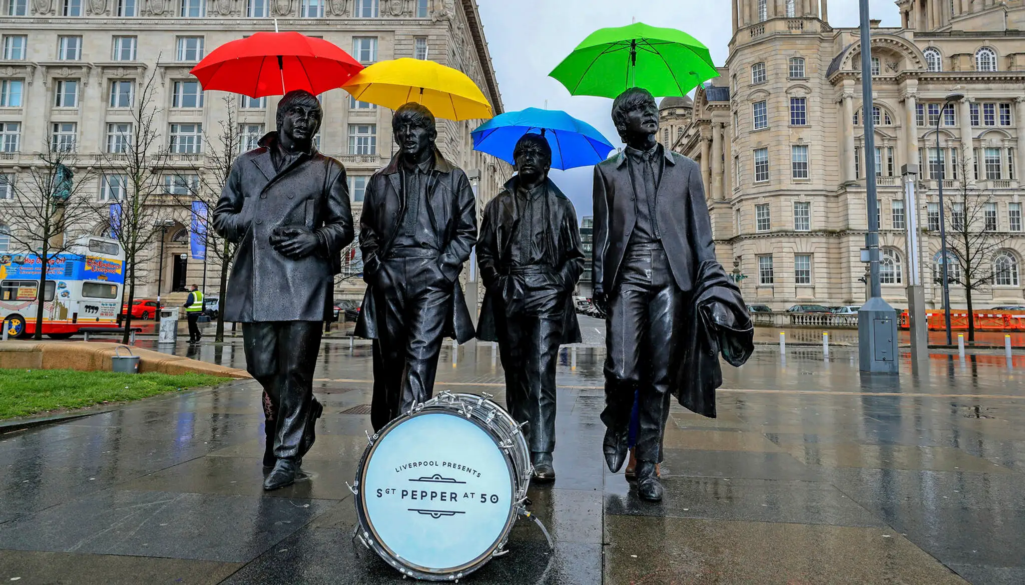 Súsošie legendárnej hudobnej skupiny The Beatles na nábreží rieky Mercey v anglickom Liverpoole.