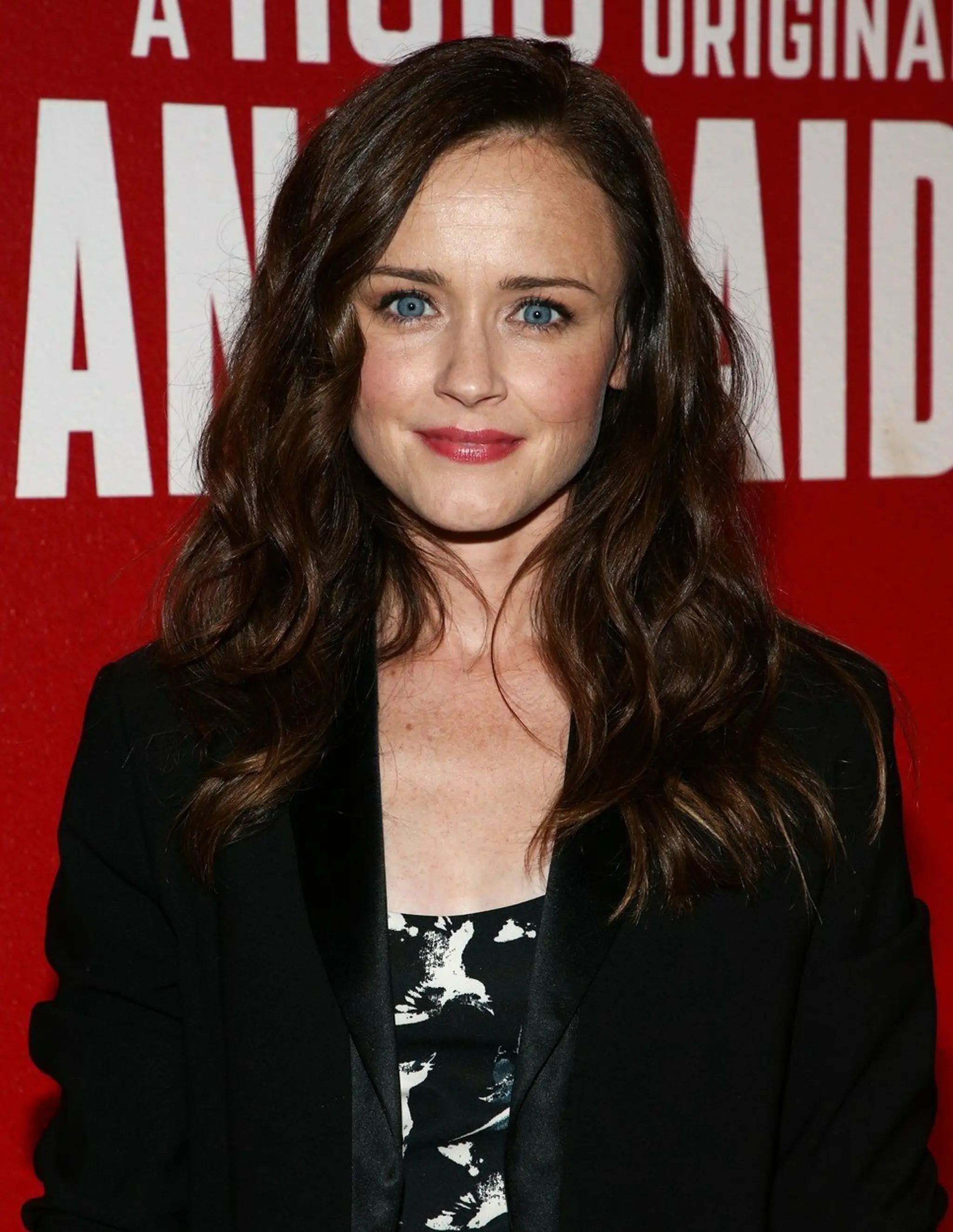 Alexis Bledel na párty seriálu The Handmaid's Tale