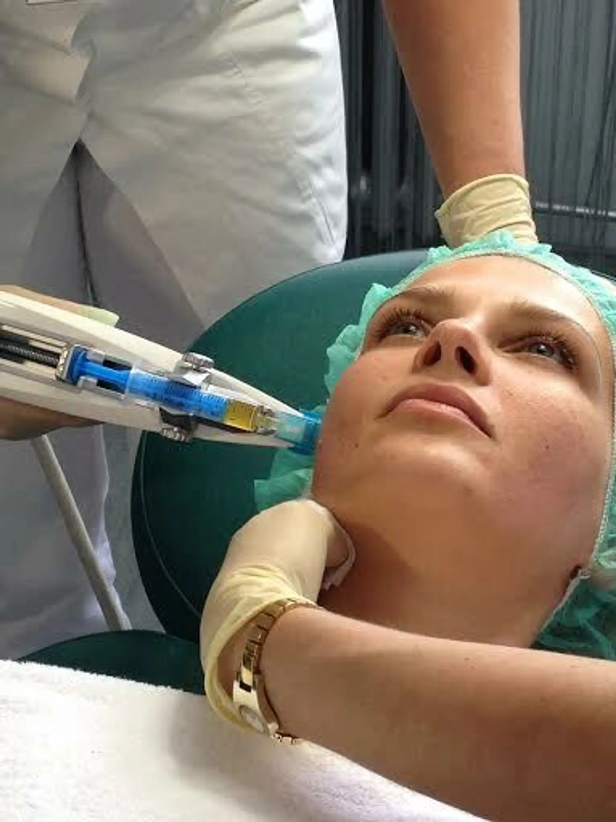 3_Poradňa -Ošetrenie prístrojom Vital Injector.jpg