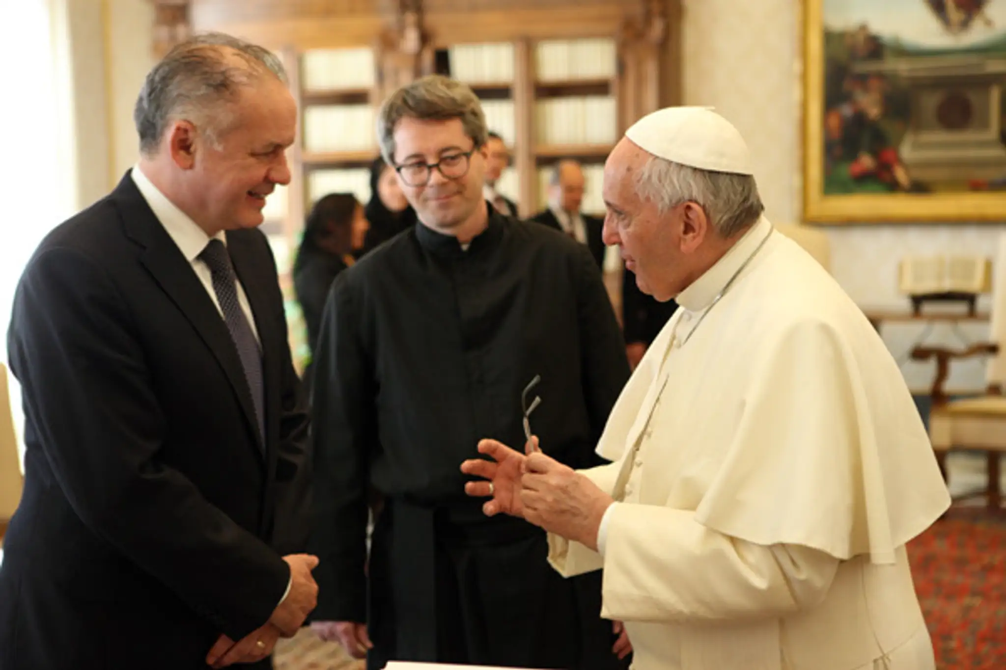Andrej Kiska v debate s pápežom Františkom na osobnej audiencii vo Vatikáne.