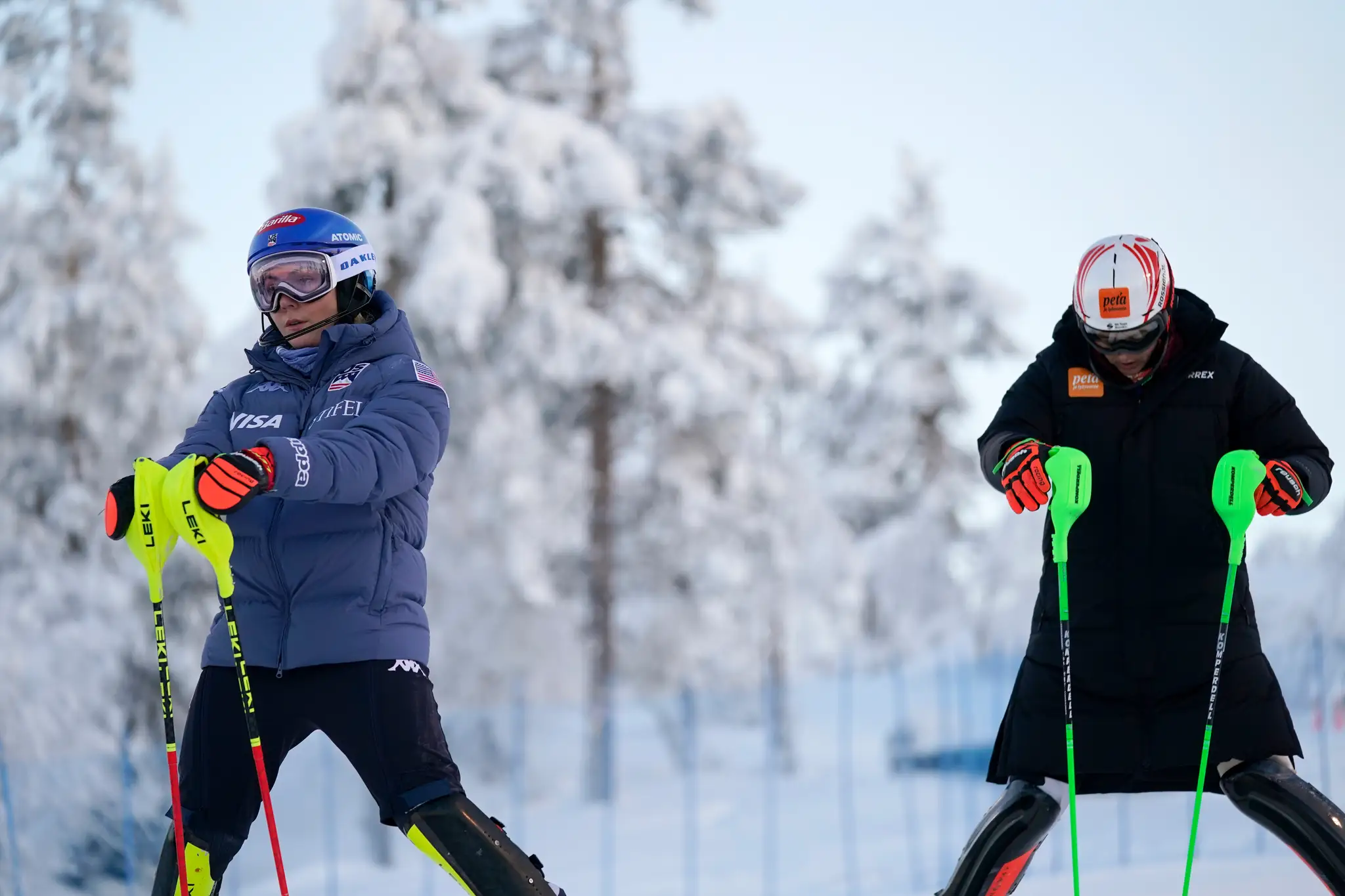 Petra Vlhová počas obhliadky trate pred štartom prvého kola slalomu.