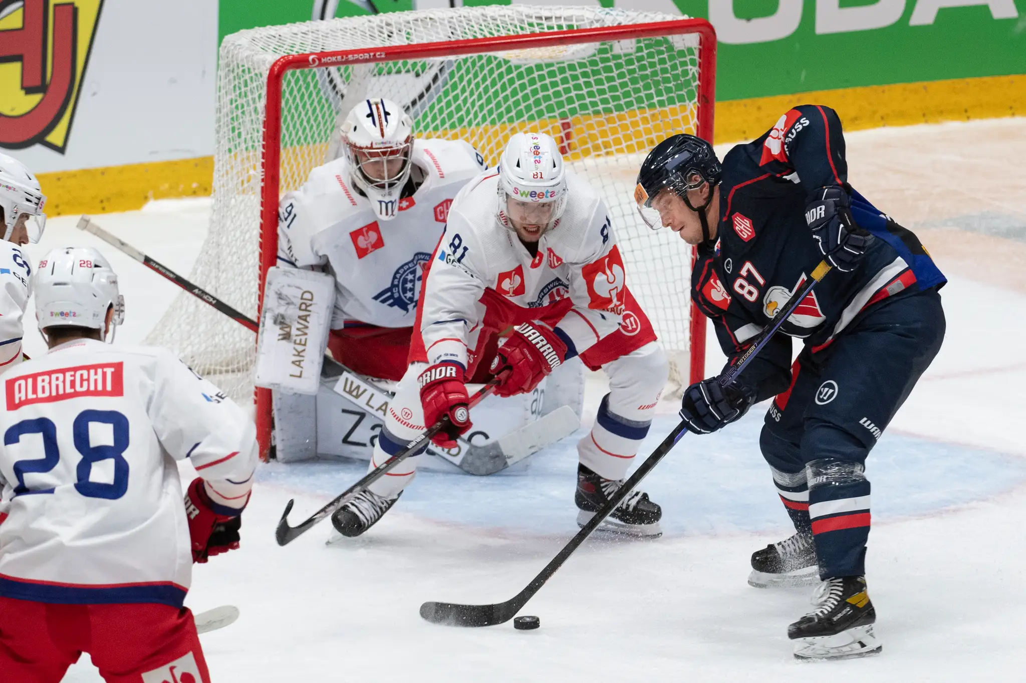 Na snímke vpravo Marcel Haščák (Slovan) strieľa gól v zápase C skupiny hokejovej Ligy majstrov HC Slovan Bratislava - SC Rapperswil-Jona Lakers.