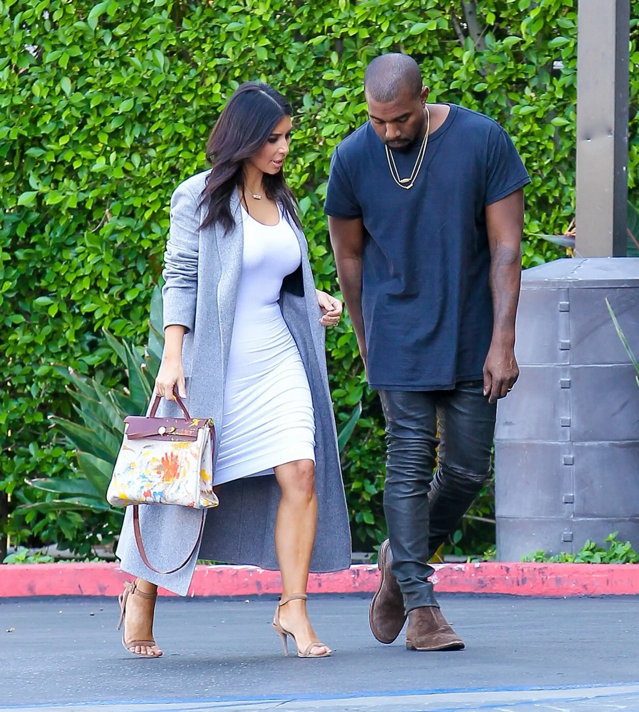 Kim West Kardashian s manželom a svojim novým kúskom.
