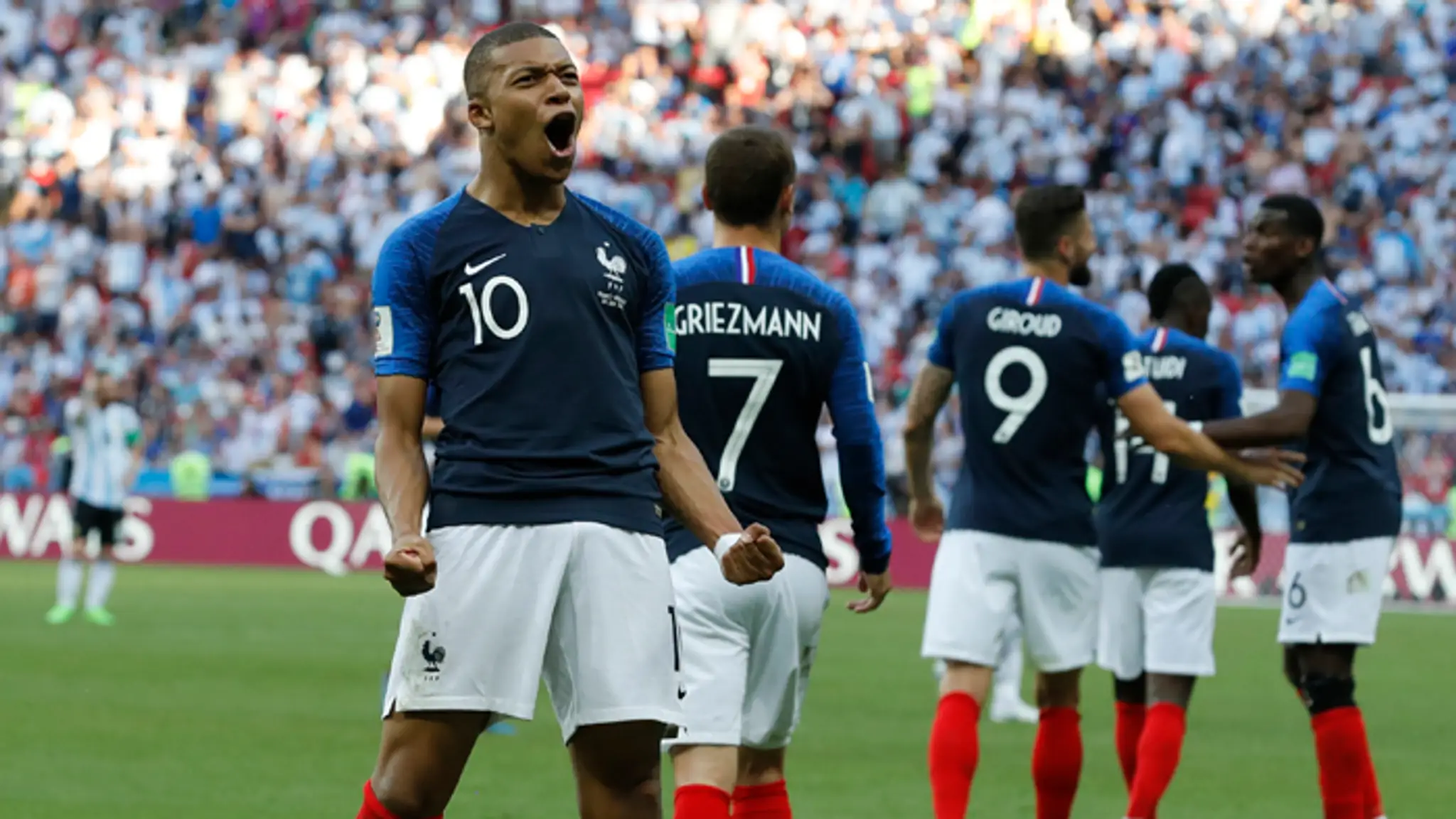 Francúzsky reprezentant Kylian Mbappe sa raduje z druhého gólu, ktorý dal do Argentíne v osemfinále.