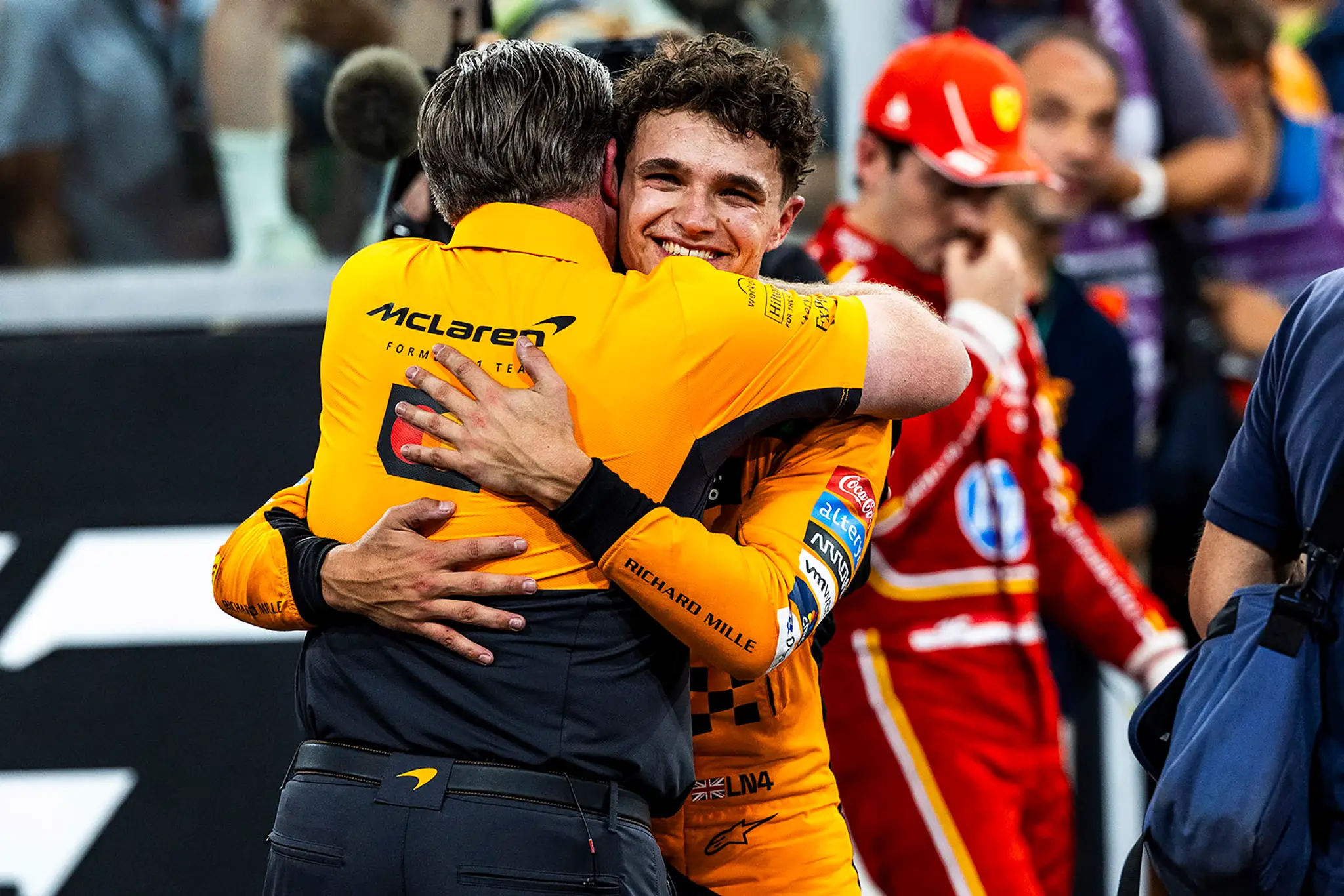Lando Norris v Abú Zabí oslavoval víťazstvo.
