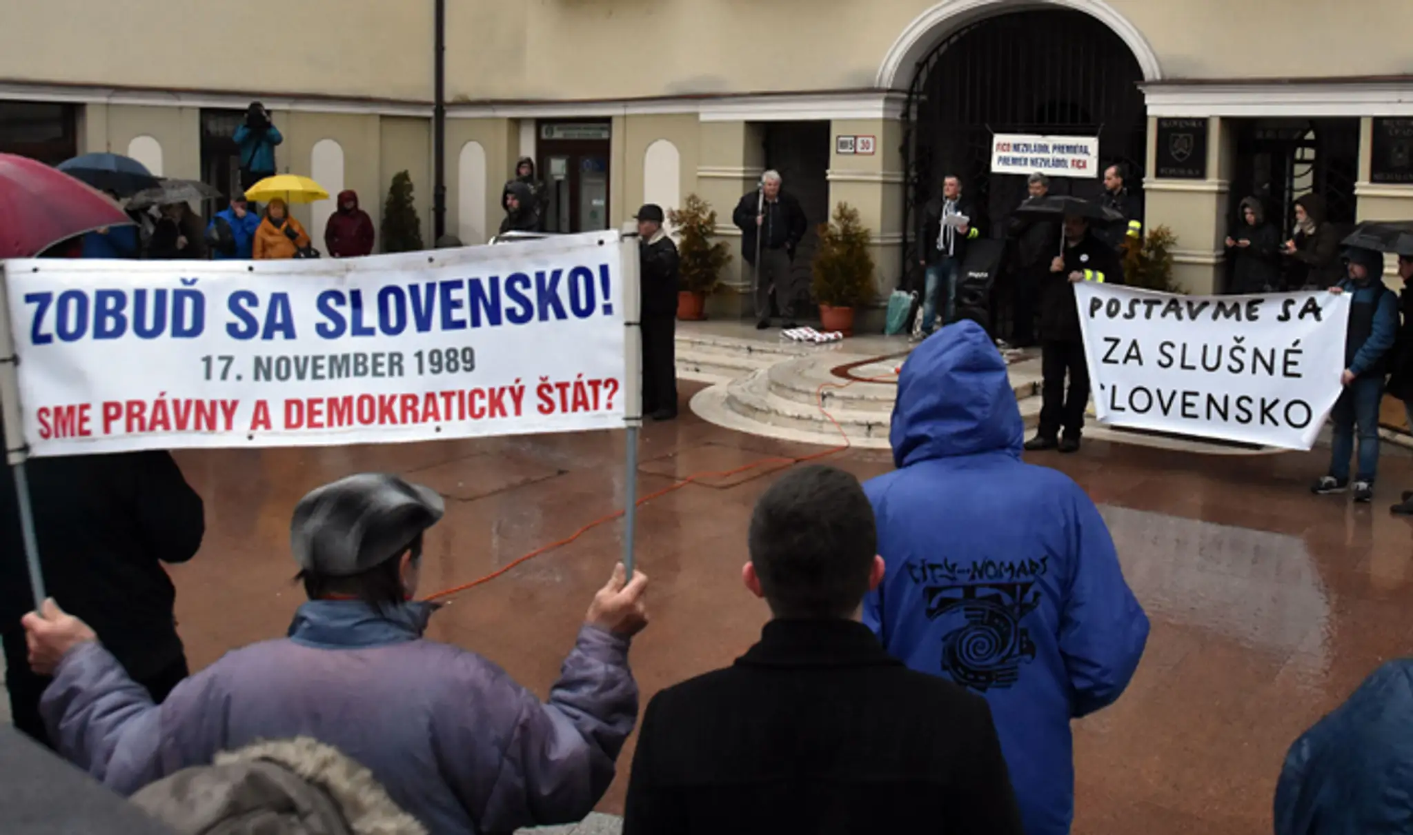 Michalovce - proteste Za slušné Slovensko.