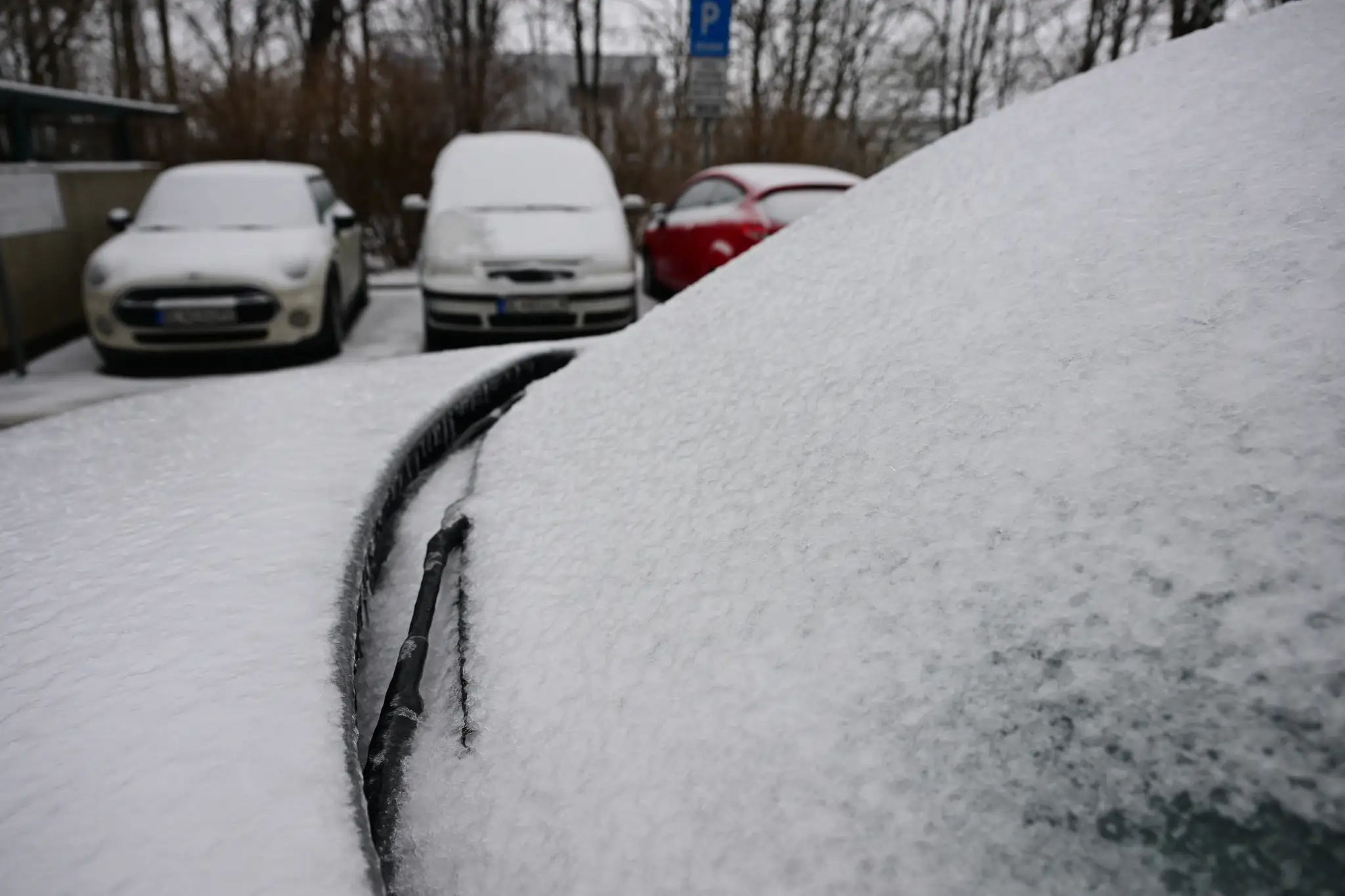 Na západnom Slovensku je extrémna poľadovica, dopravná situácia v Bratislave