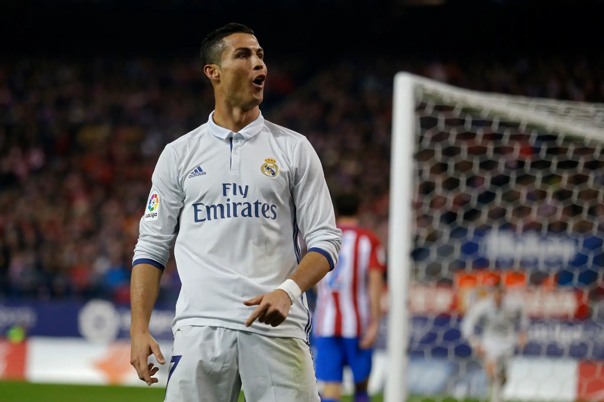 Cristiano Ronaldo sa teší po strelení hetriku.
