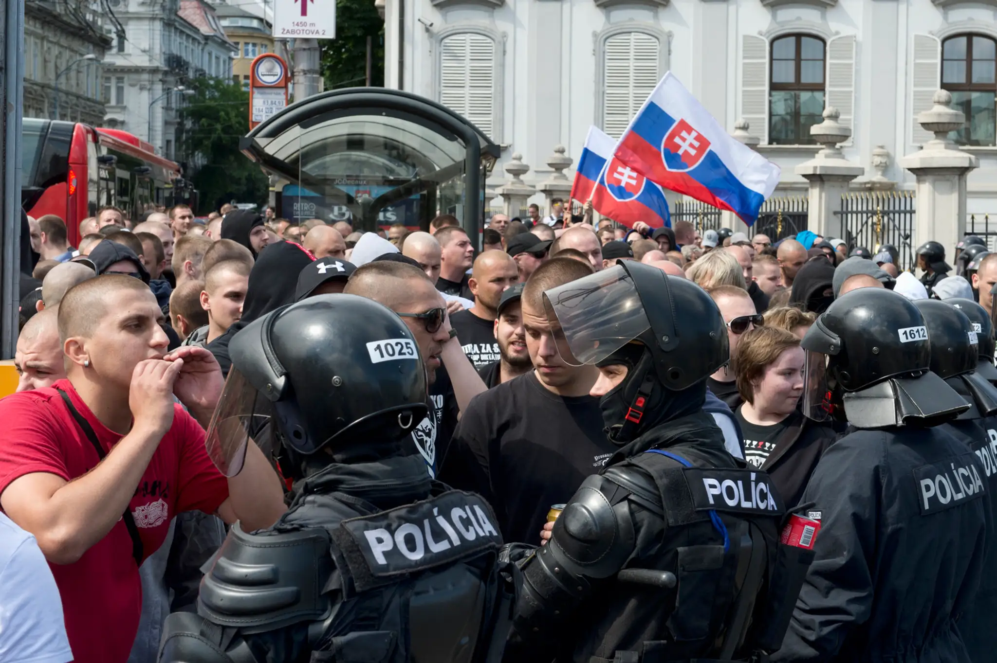 Protestujúci STOP islamizácii Európy