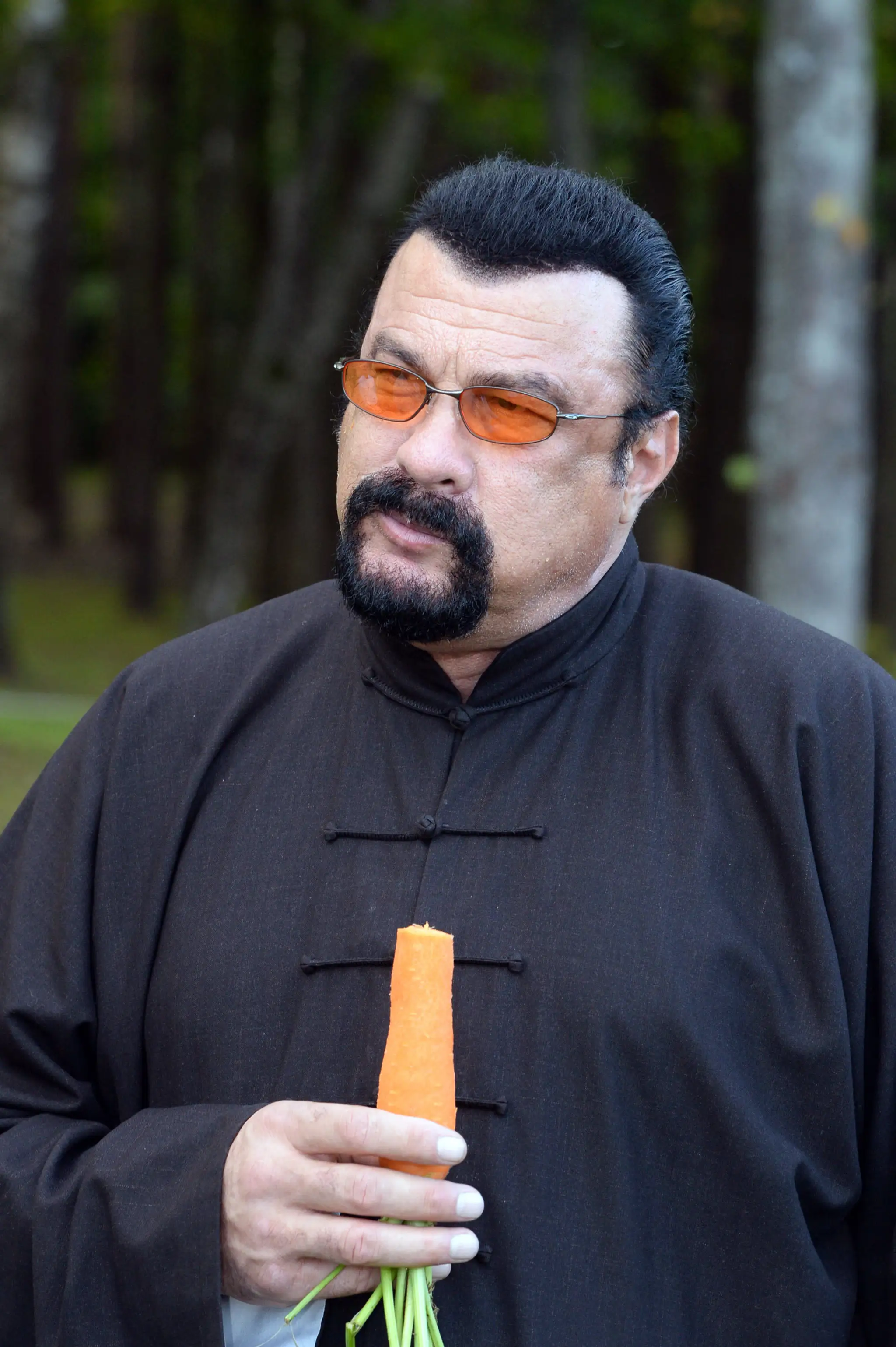 Steven Seagal si pochutnáva na mrkve