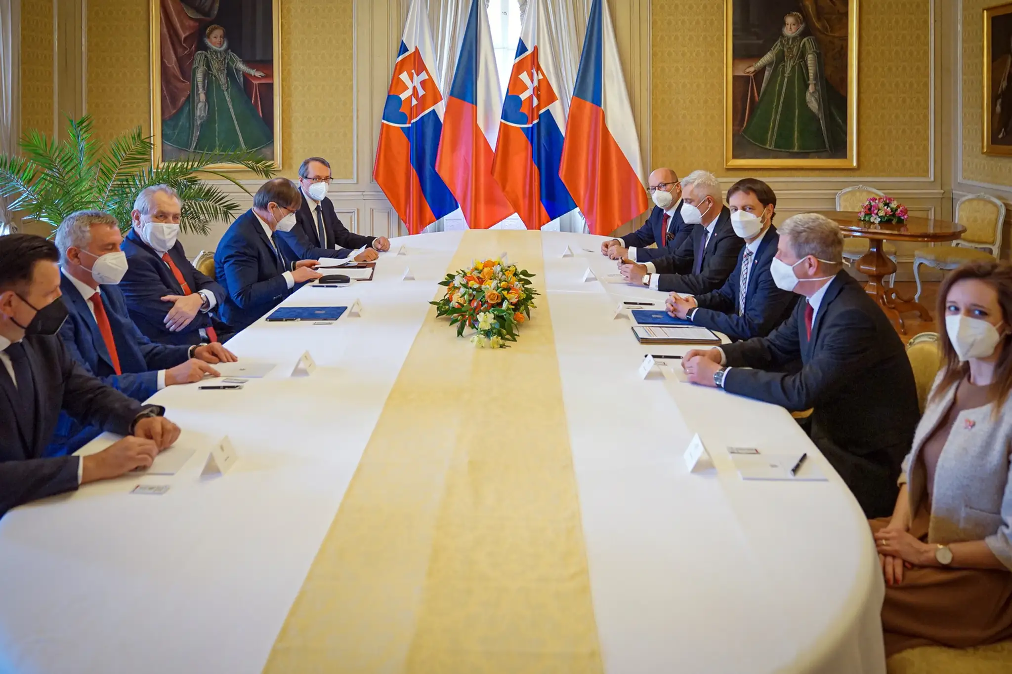 Slovenská delegácia na zámku v Lánoch.