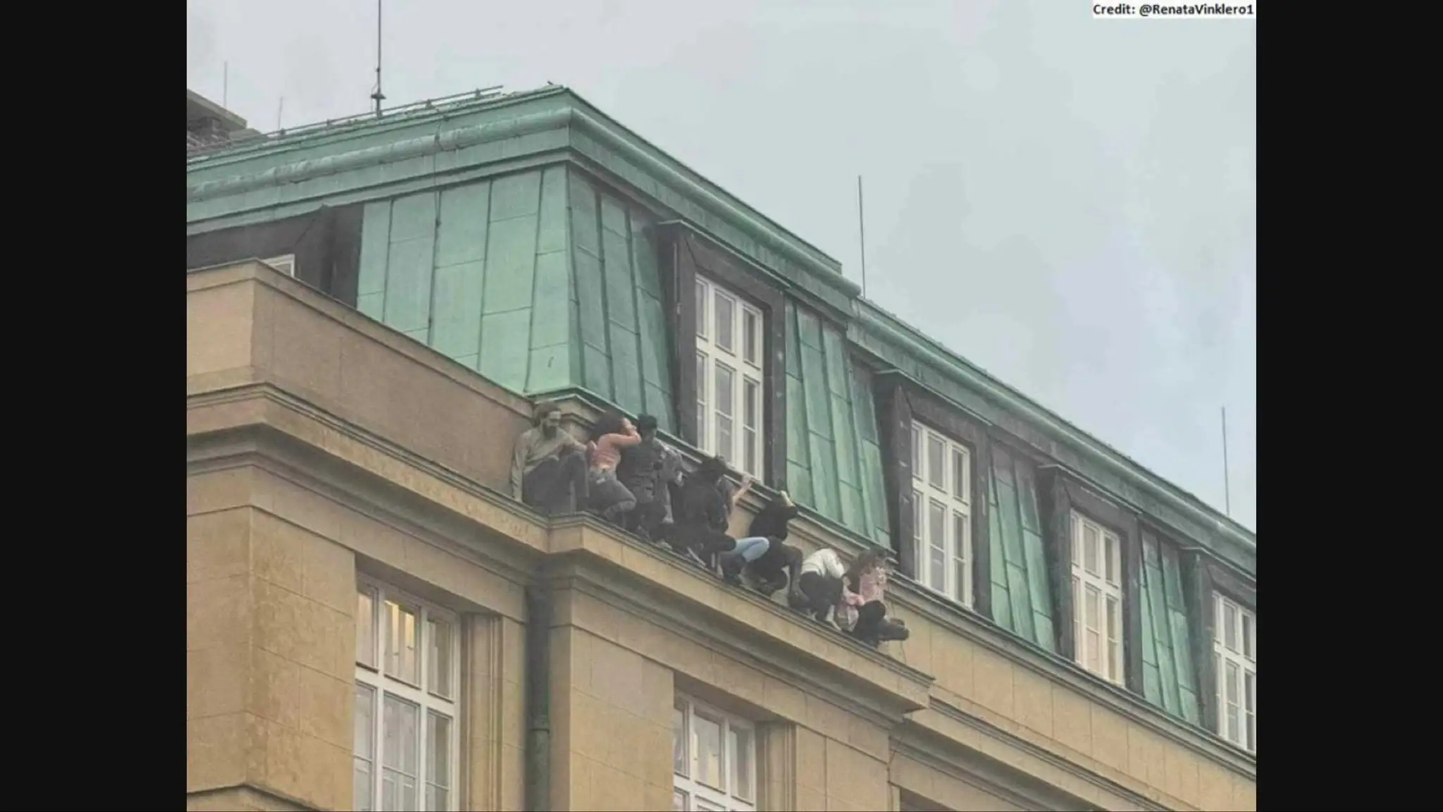 Študenti sa ukrývali aj na nebezpečných miestach.